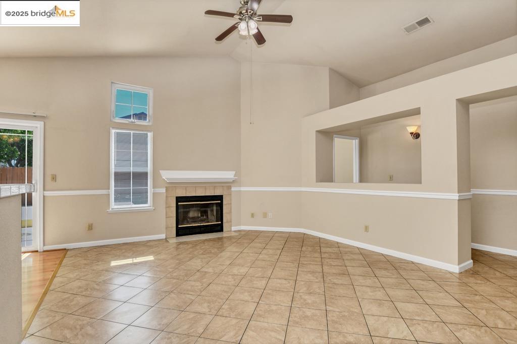 Detail Gallery Image 5 of 32 For 2410 Almaden Ct, Stockton,  CA 95206 - 4 Beds | 2 Baths