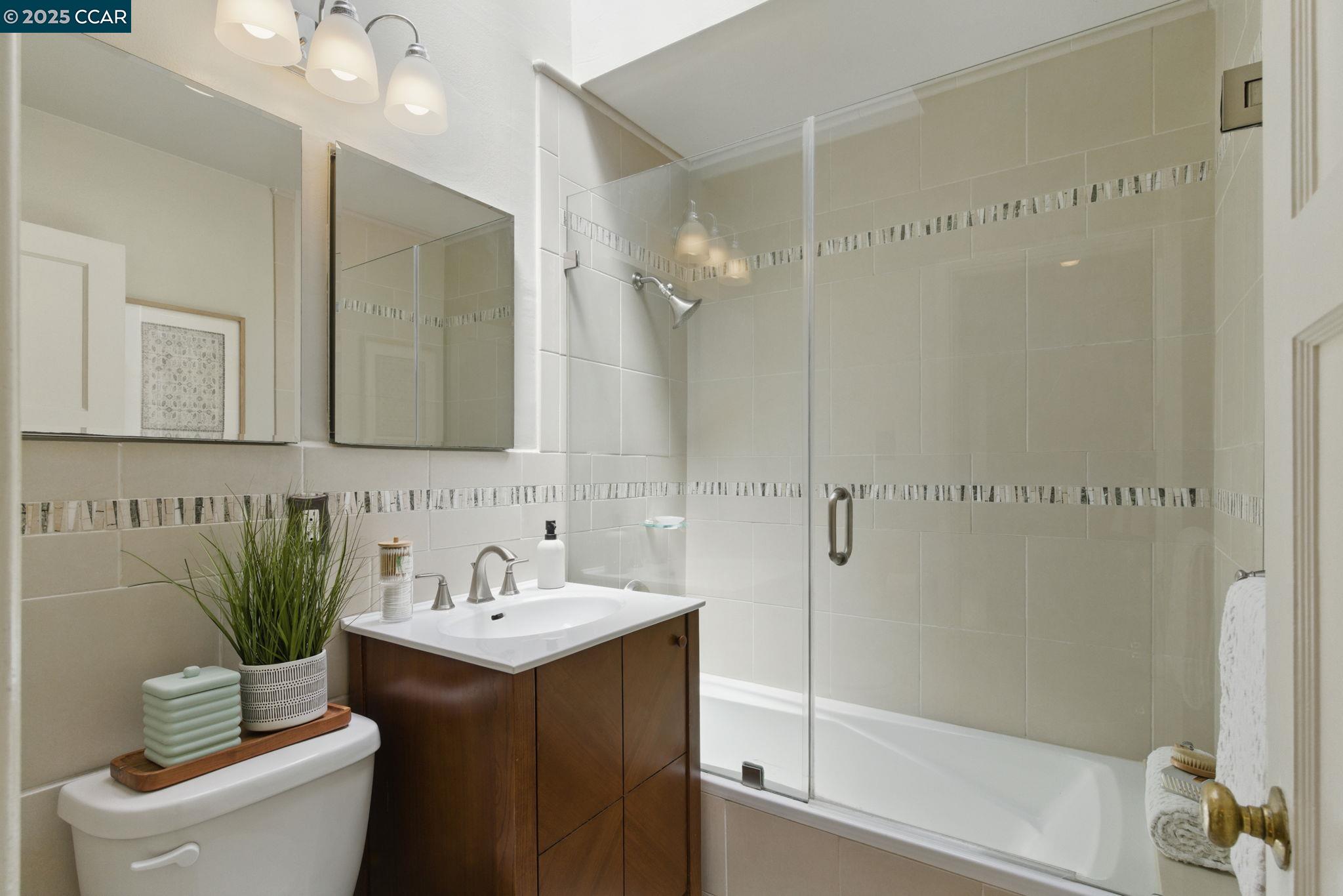 Detail Gallery Image 11 of 23 For 71 Gladstone Drive, San Francisco,  CA 94112 - 3 Beds | 1 Baths
