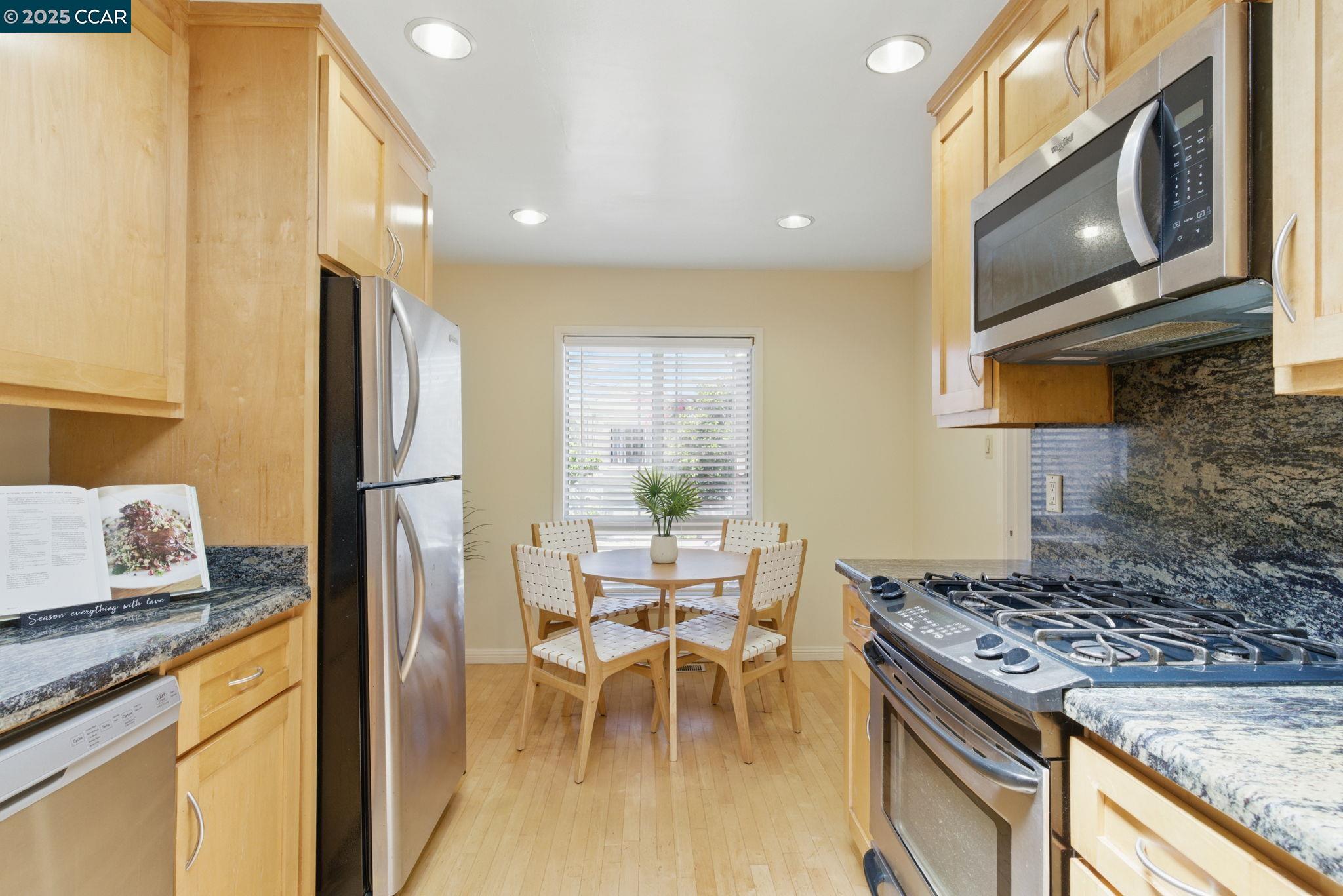 Detail Gallery Image 6 of 23 For 71 Gladstone Drive, San Francisco,  CA 94112 - 3 Beds | 1 Baths