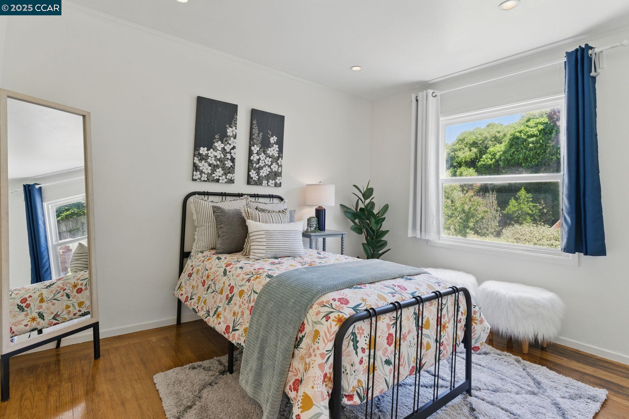 Detail Gallery Image 10 of 23 For 71 Gladstone Drive, San Francisco,  CA 94112 - 3 Beds | 1 Baths