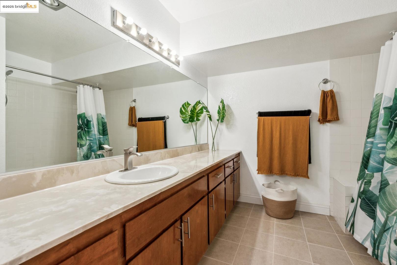 Detail Gallery Image 12 of 26 For 2121 Vale Rd #121,  San Pablo,  CA 94806 - 2 Beds | 2 Baths