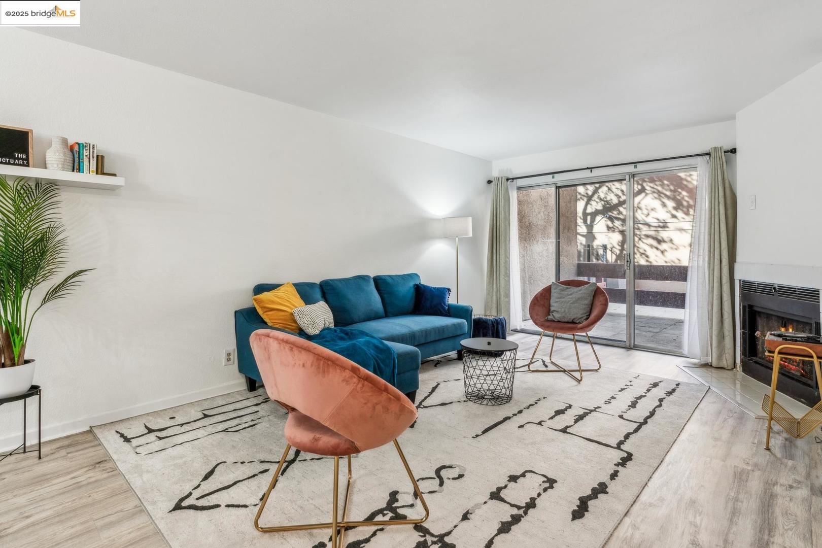 Detail Gallery Image 3 of 26 For 2121 Vale Rd #121,  San Pablo,  CA 94806 - 2 Beds | 2 Baths