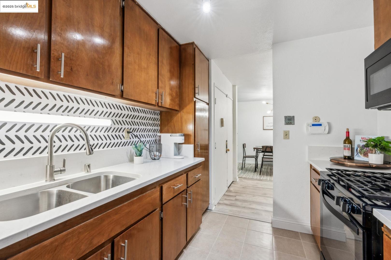 Detail Gallery Image 9 of 26 For 2121 Vale Rd #121,  San Pablo,  CA 94806 - 2 Beds | 2 Baths