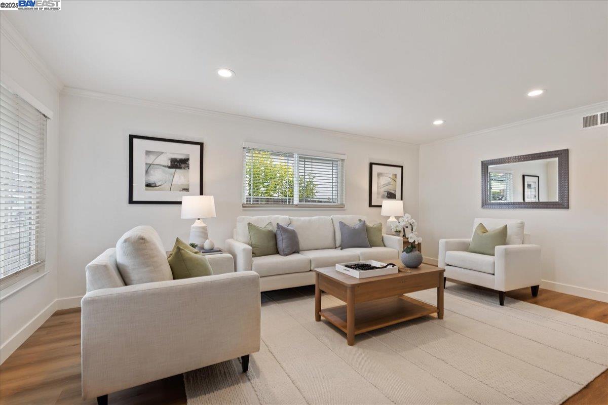 Detail Gallery Image 4 of 35 For 19678 Bernal Street, Castro Valley,  CA 94546 - 3 Beds | 2 Baths