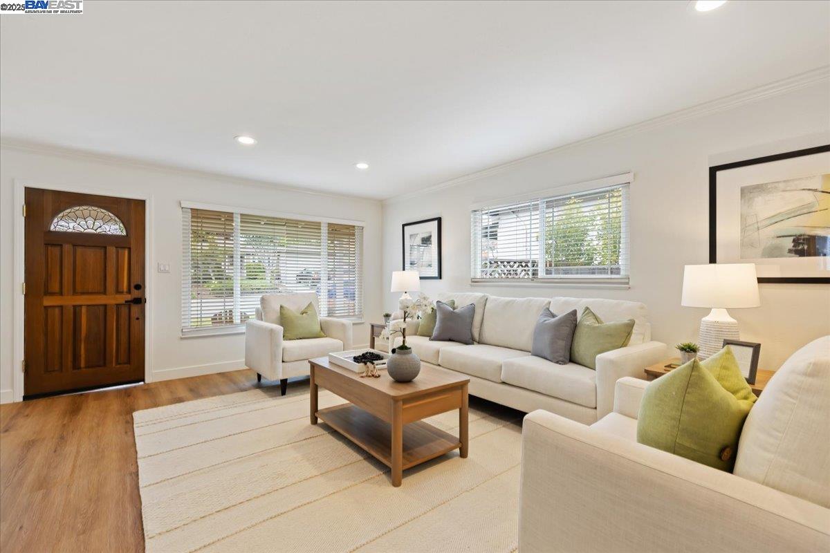 Detail Gallery Image 5 of 35 For 19678 Bernal Street, Castro Valley,  CA 94546 - 3 Beds | 2 Baths
