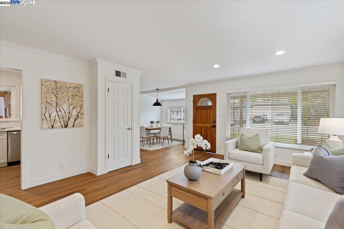 Detail Gallery Image 6 of 35 For 19678 Bernal Street, Castro Valley,  CA 94546 - 3 Beds | 2 Baths
