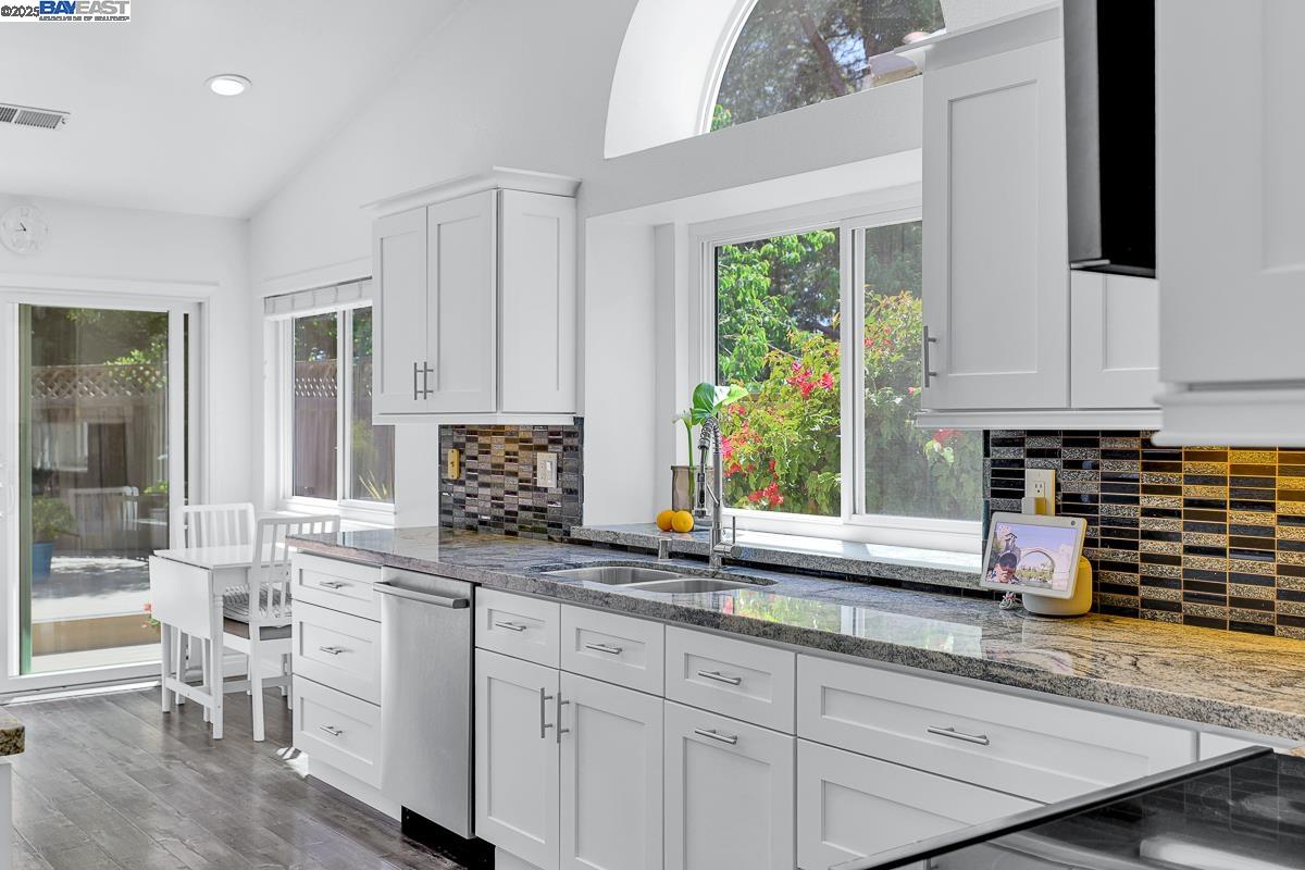 Detail Gallery Image 18 of 51 For 419 Longridge Dr, Vallejo,  CA 94591 - 3 Beds | 2 Baths