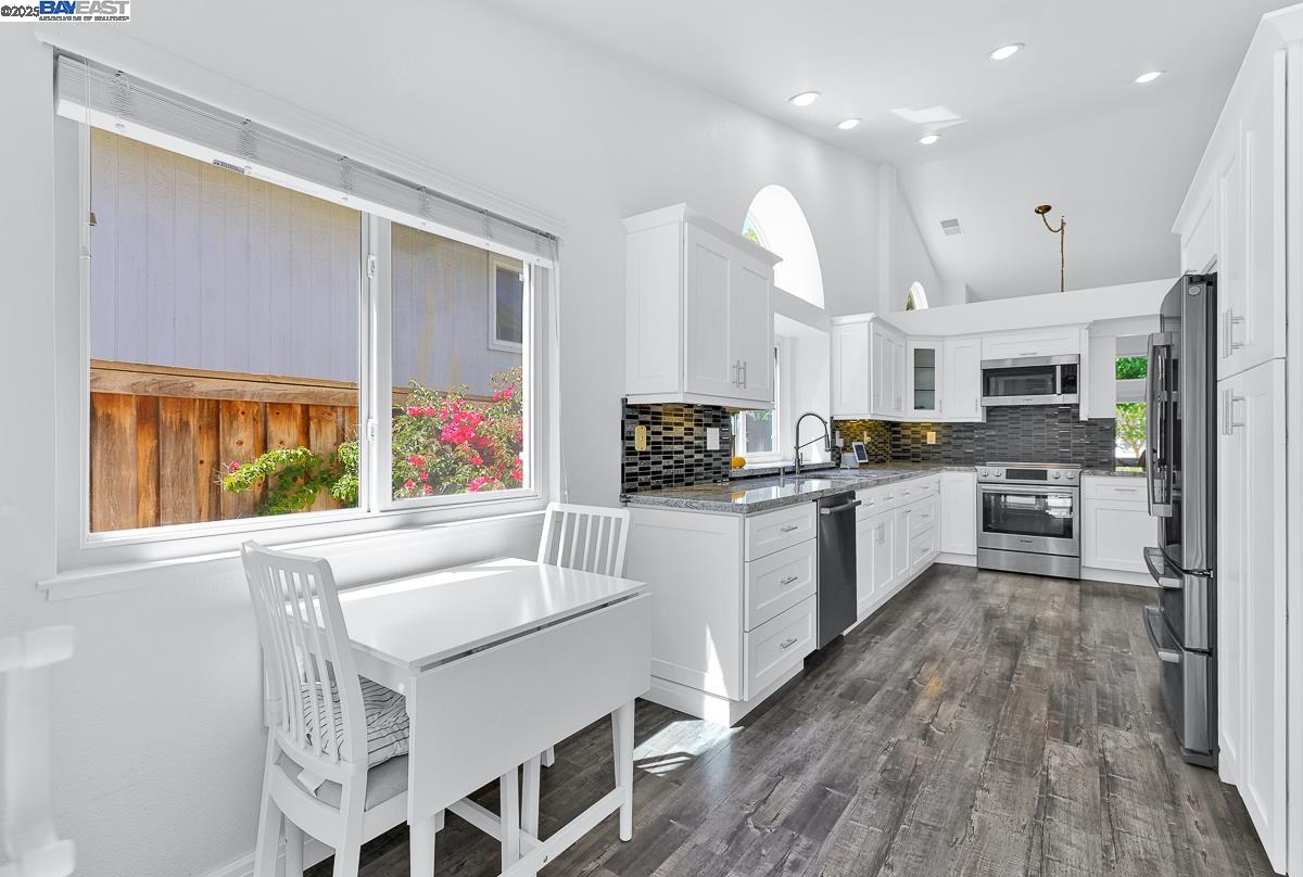 Detail Gallery Image 25 of 51 For 419 Longridge Dr, Vallejo,  CA 94591 - 3 Beds | 2 Baths