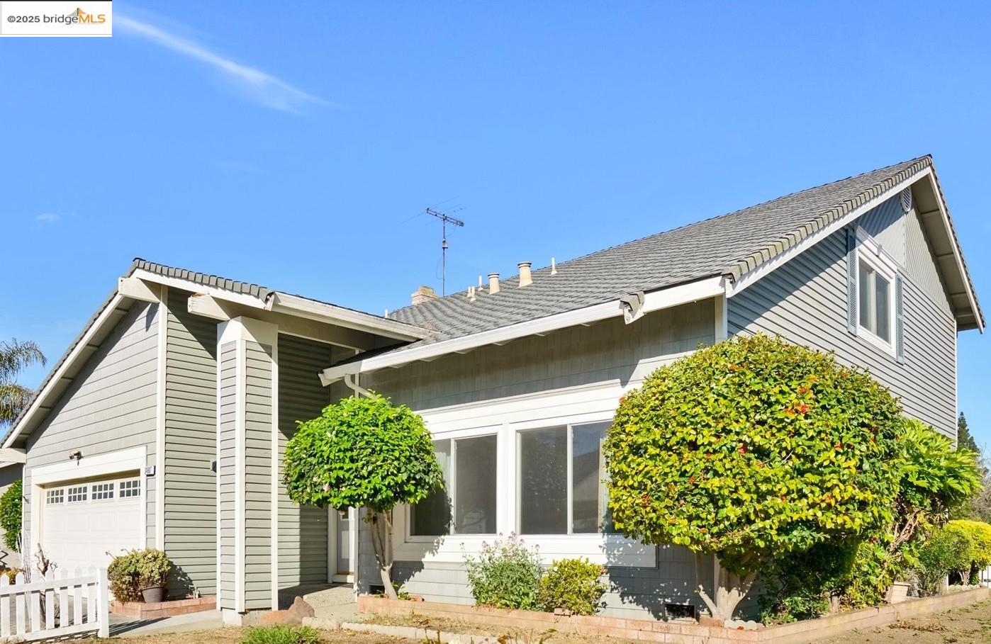 Detail Gallery Image 2 of 32 For 34607 Wells Ave, Fremont,  CA 94555 - 4 Beds | 2/1 Baths