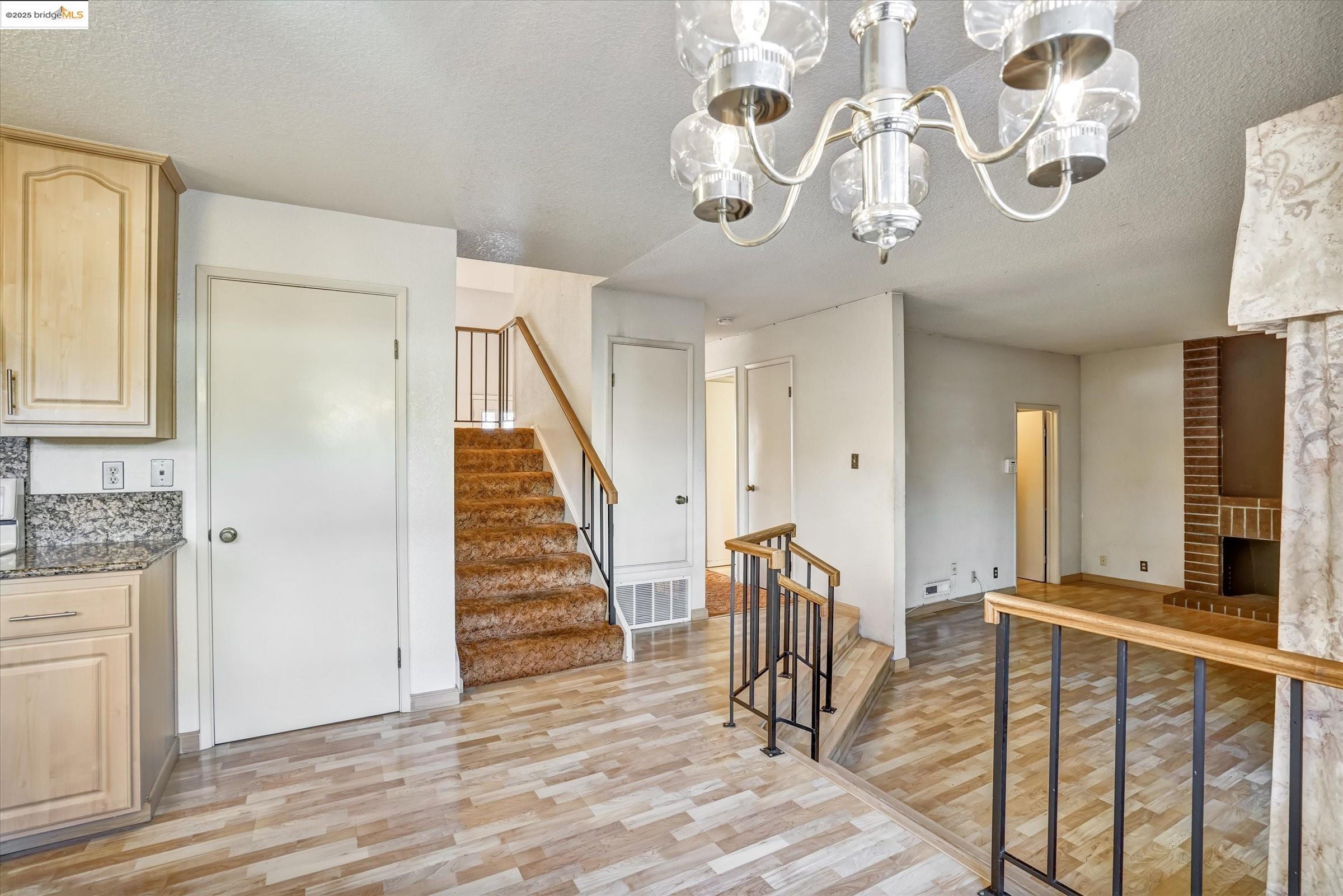 Detail Gallery Image 12 of 32 For 34607 Wells Ave, Fremont,  CA 94555 - 4 Beds | 2/1 Baths