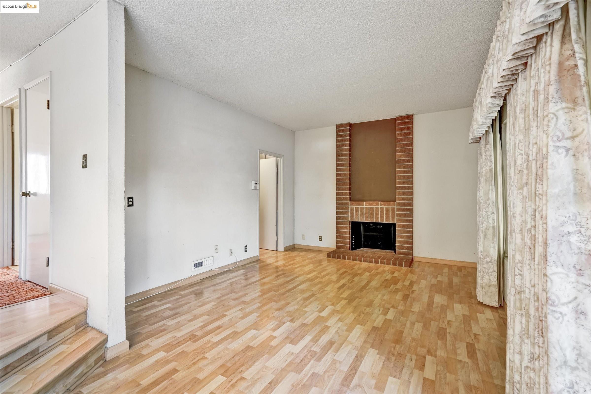 Detail Gallery Image 13 of 32 For 34607 Wells Ave, Fremont,  CA 94555 - 4 Beds | 2/1 Baths