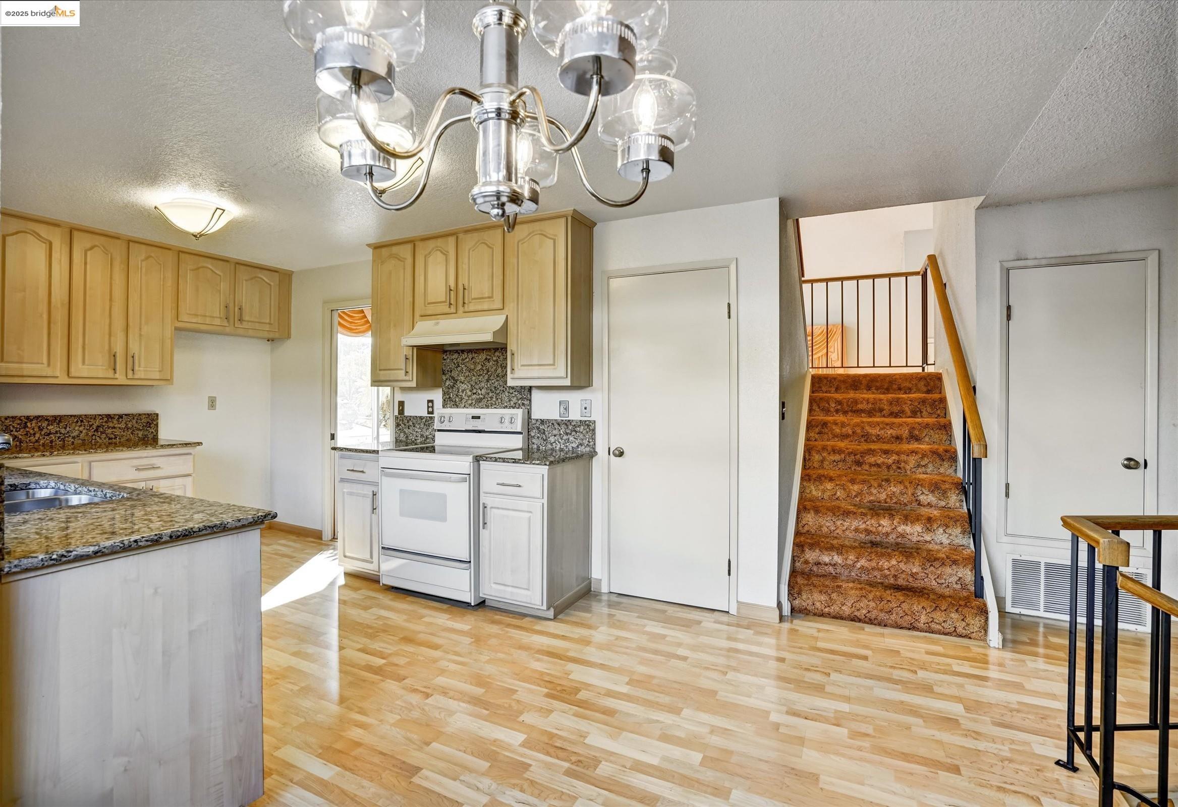Detail Gallery Image 15 of 32 For 34607 Wells Ave, Fremont,  CA 94555 - 4 Beds | 2/1 Baths