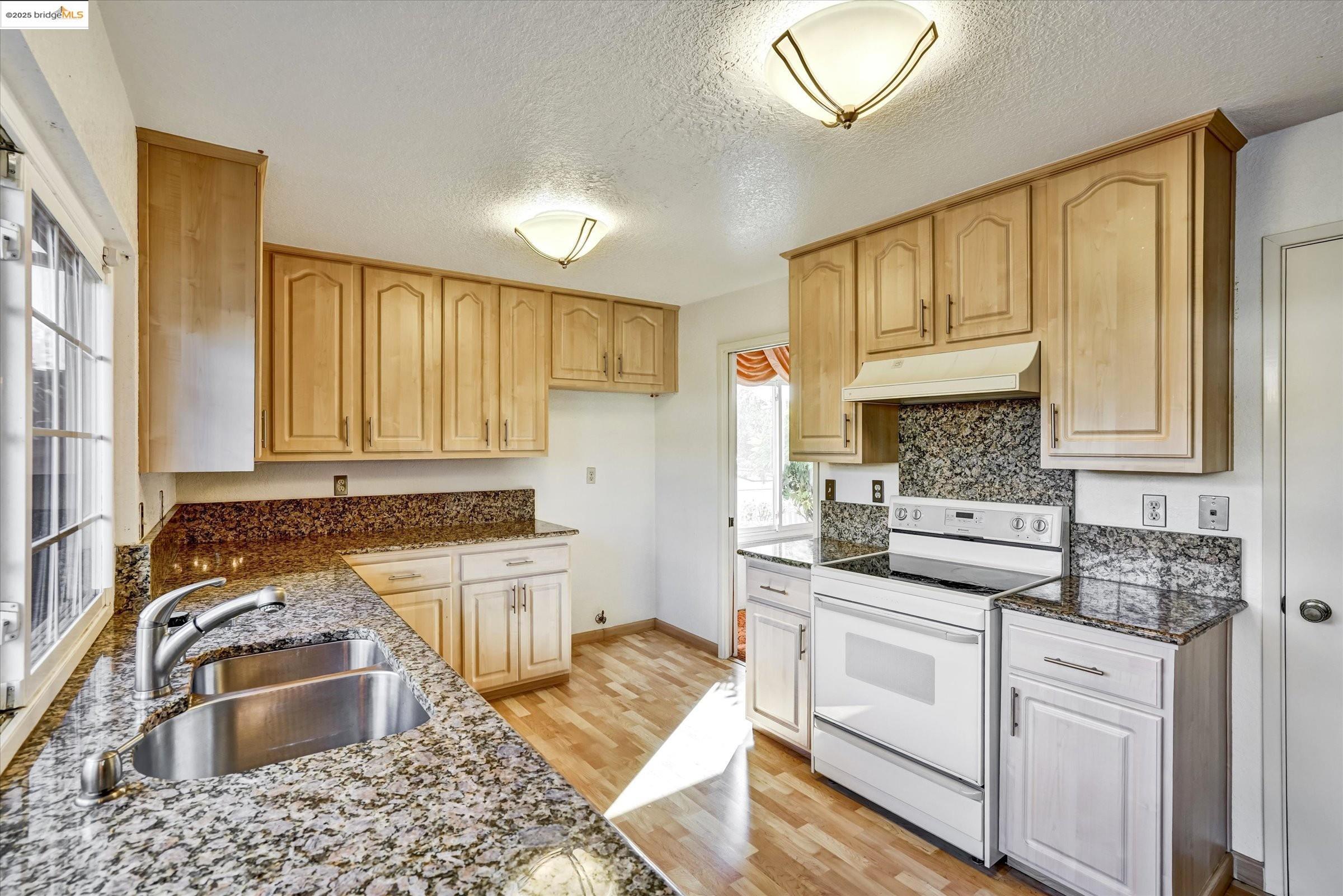 Detail Gallery Image 8 of 32 For 34607 Wells Ave, Fremont,  CA 94555 - 4 Beds | 2/1 Baths