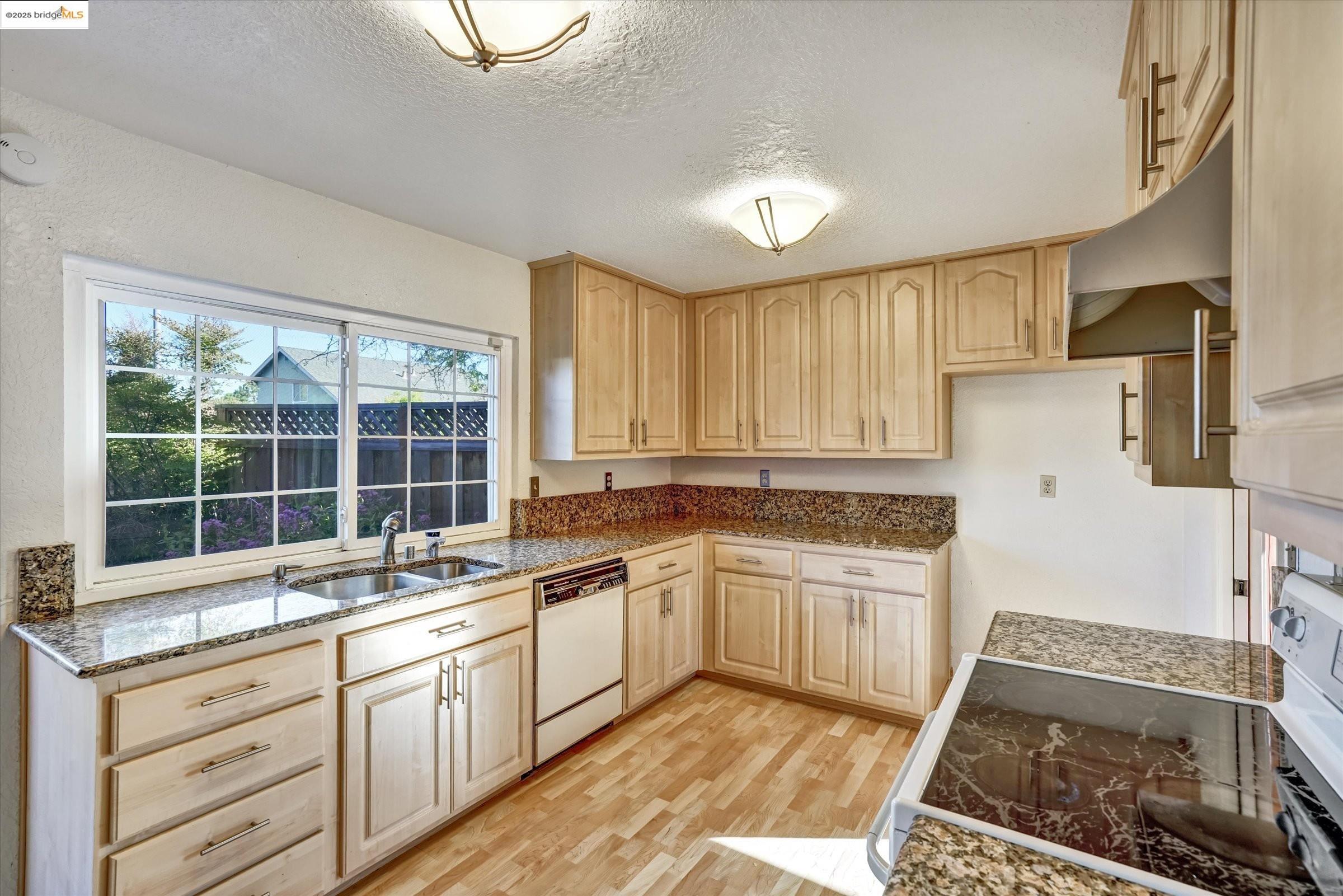 Detail Gallery Image 9 of 32 For 34607 Wells Ave, Fremont,  CA 94555 - 4 Beds | 2/1 Baths