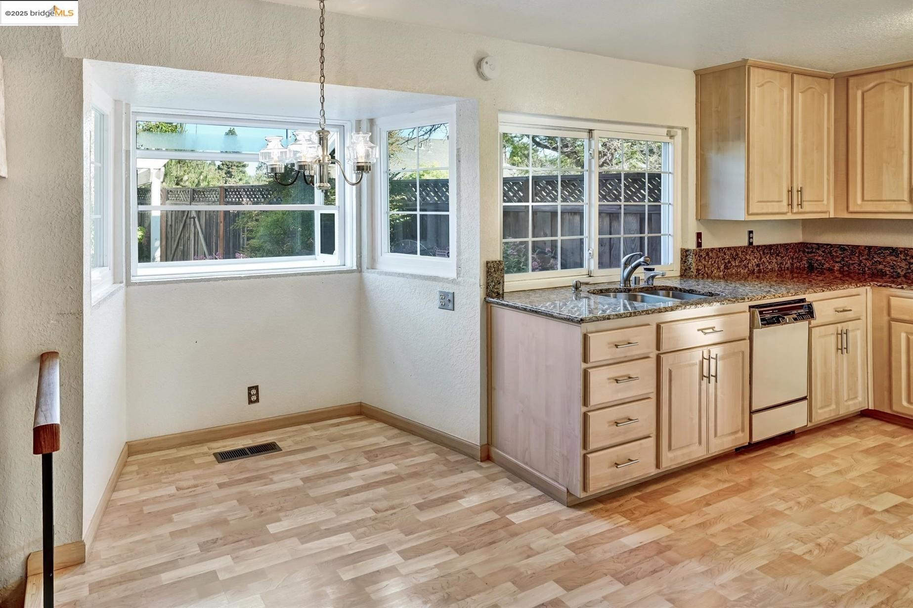 Detail Gallery Image 10 of 32 For 34607 Wells Ave, Fremont,  CA 94555 - 4 Beds | 2/1 Baths