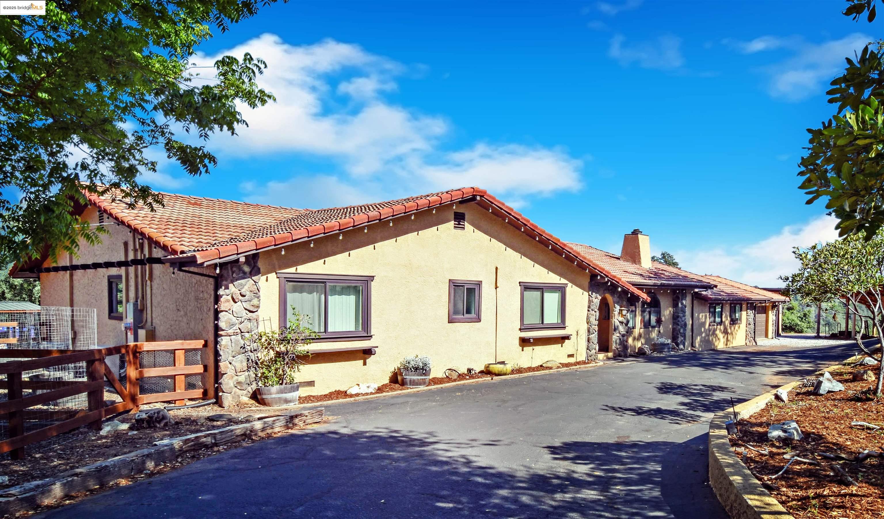 Detail Gallery Image 5 of 56 For 18306 Corte Del Montana, Sonora,  CA 95370 - 4 Beds | 2/1 Baths