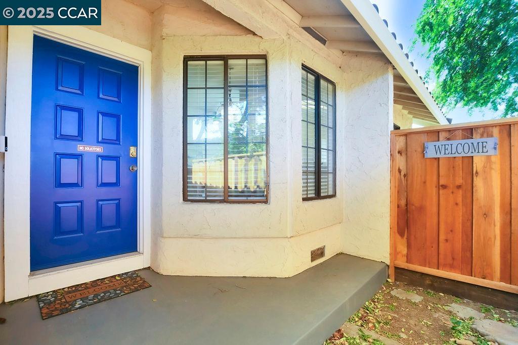 Detail Gallery Image 2 of 30 For 2253 Pinenut Ct, Antioch,  CA 94509 - 3 Beds | 2 Baths