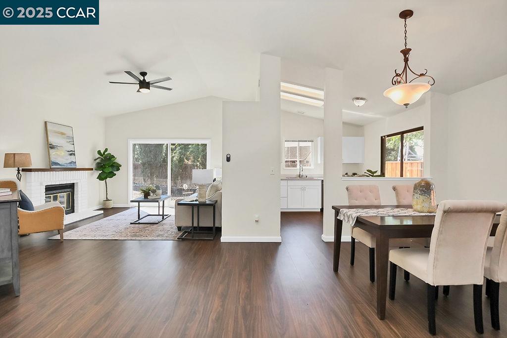 Detail Gallery Image 4 of 30 For 2253 Pinenut Ct, Antioch,  CA 94509 - 3 Beds | 2 Baths