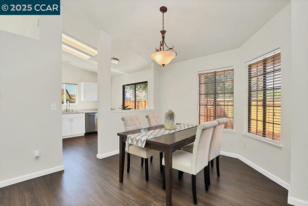 Detail Gallery Image 5 of 30 For 2253 Pinenut Ct, Antioch,  CA 94509 - 3 Beds | 2 Baths