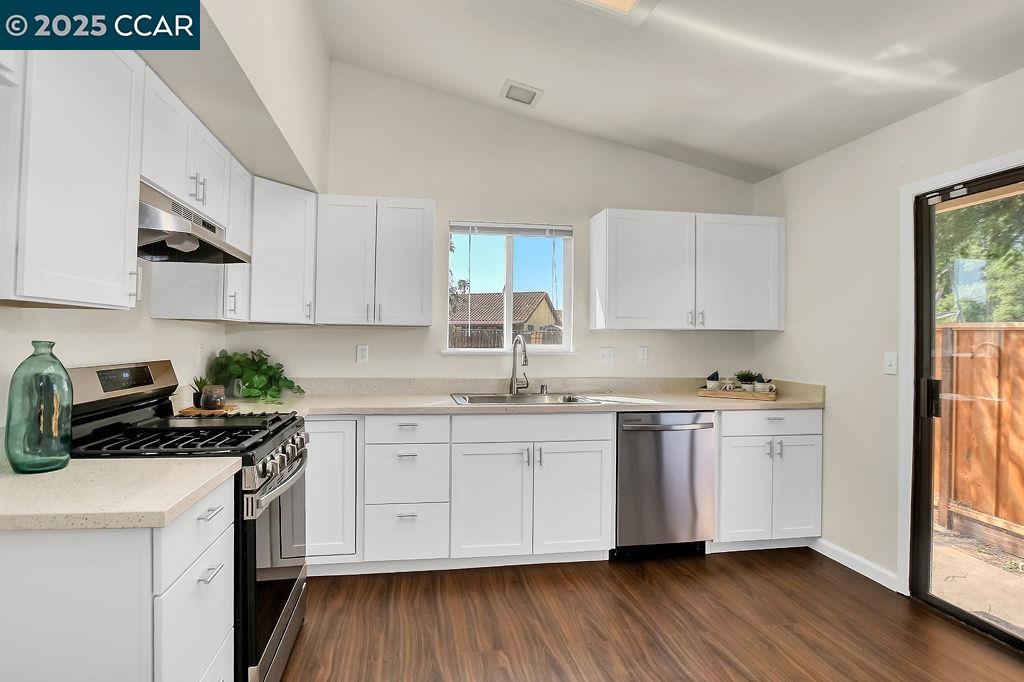 Detail Gallery Image 6 of 30 For 2253 Pinenut Ct, Antioch,  CA 94509 - 3 Beds | 2 Baths