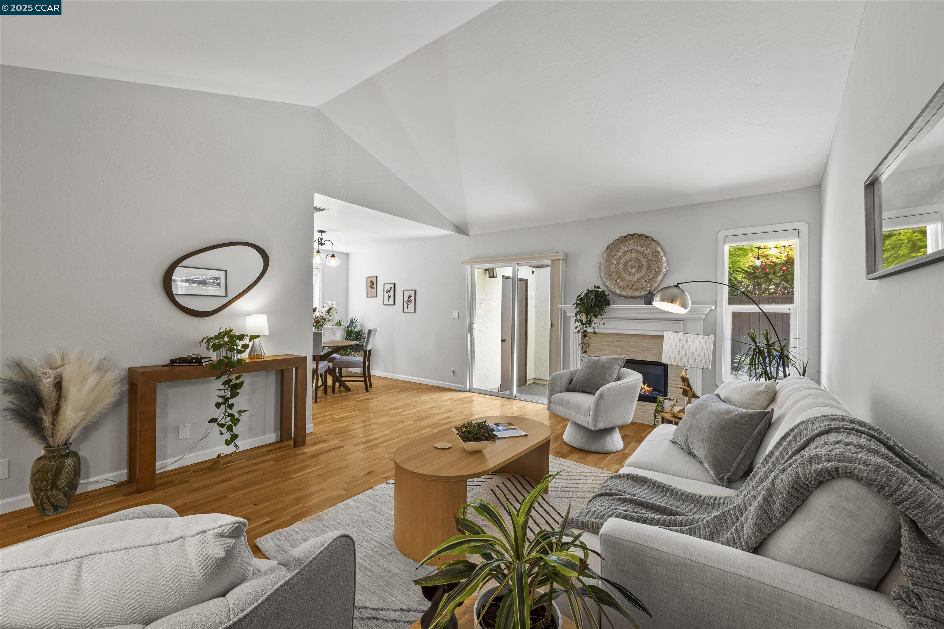 Detail Gallery Image 5 of 52 For 350 Torrano Cmn, Fremont,  CA 94536 - 3 Beds | 2 Baths