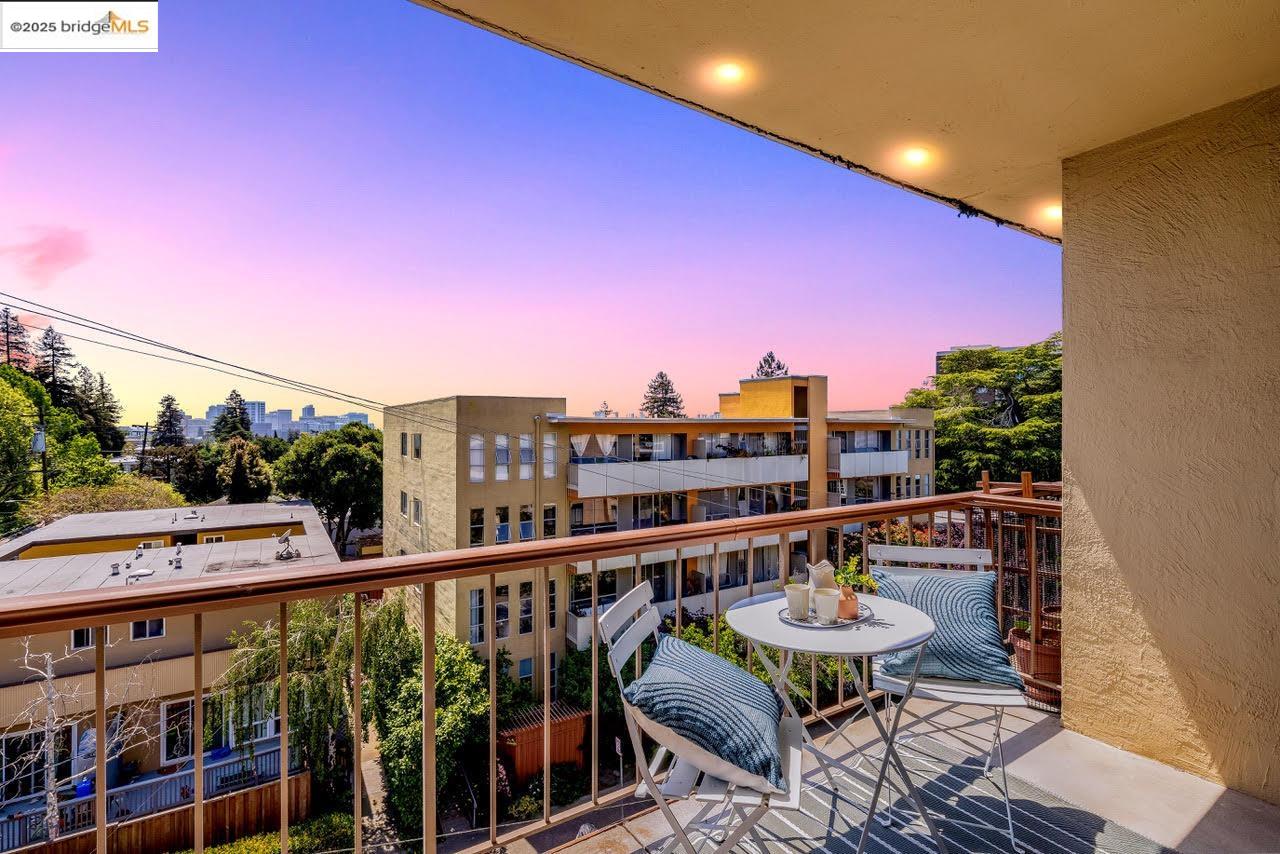 Detail Gallery Image 1 of 1 For 771 Kingston Ave. #401,  Oakland,  CA 94611 - 2 Beds | 2 Baths