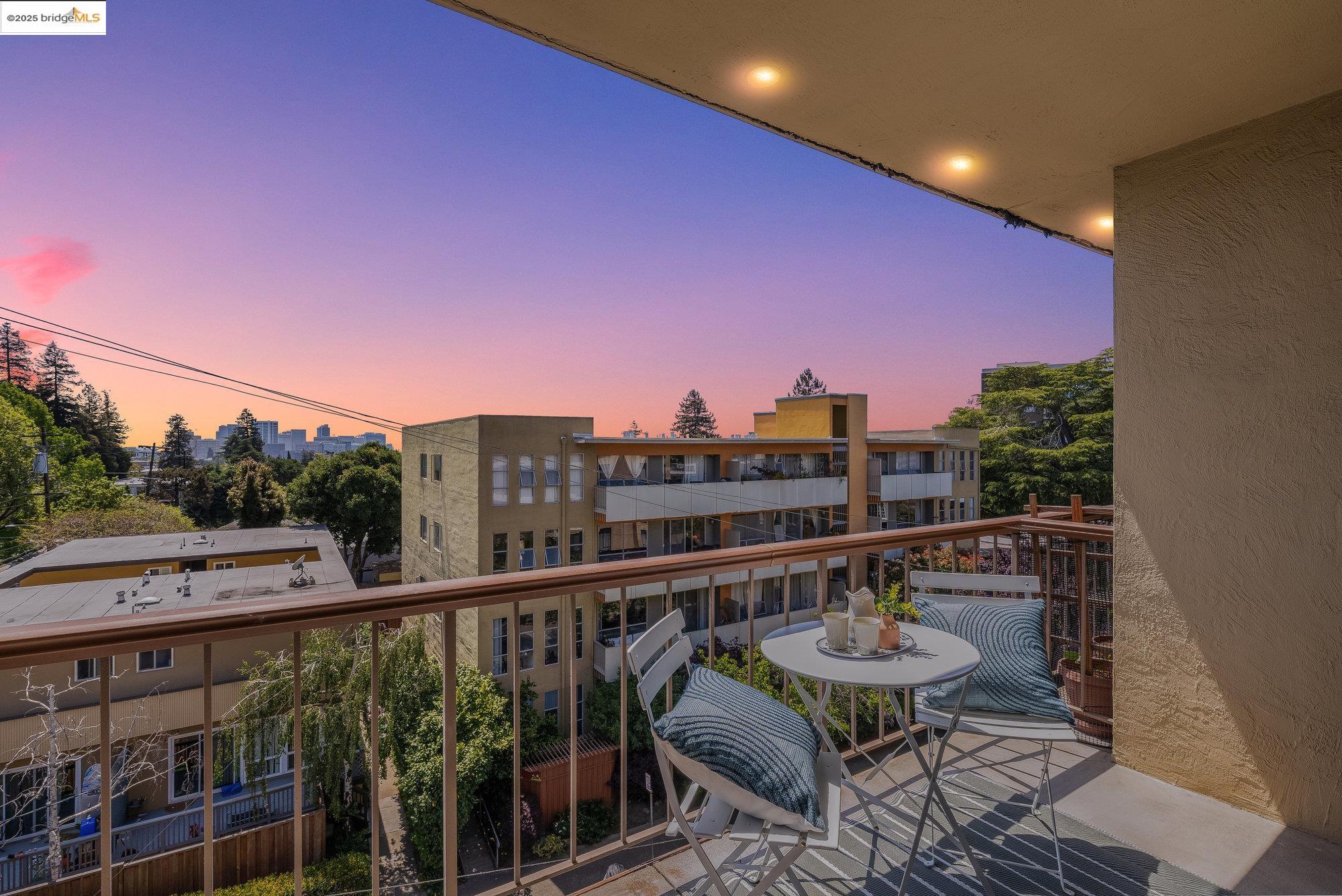 MLS: 41096761 Condo For Sale
