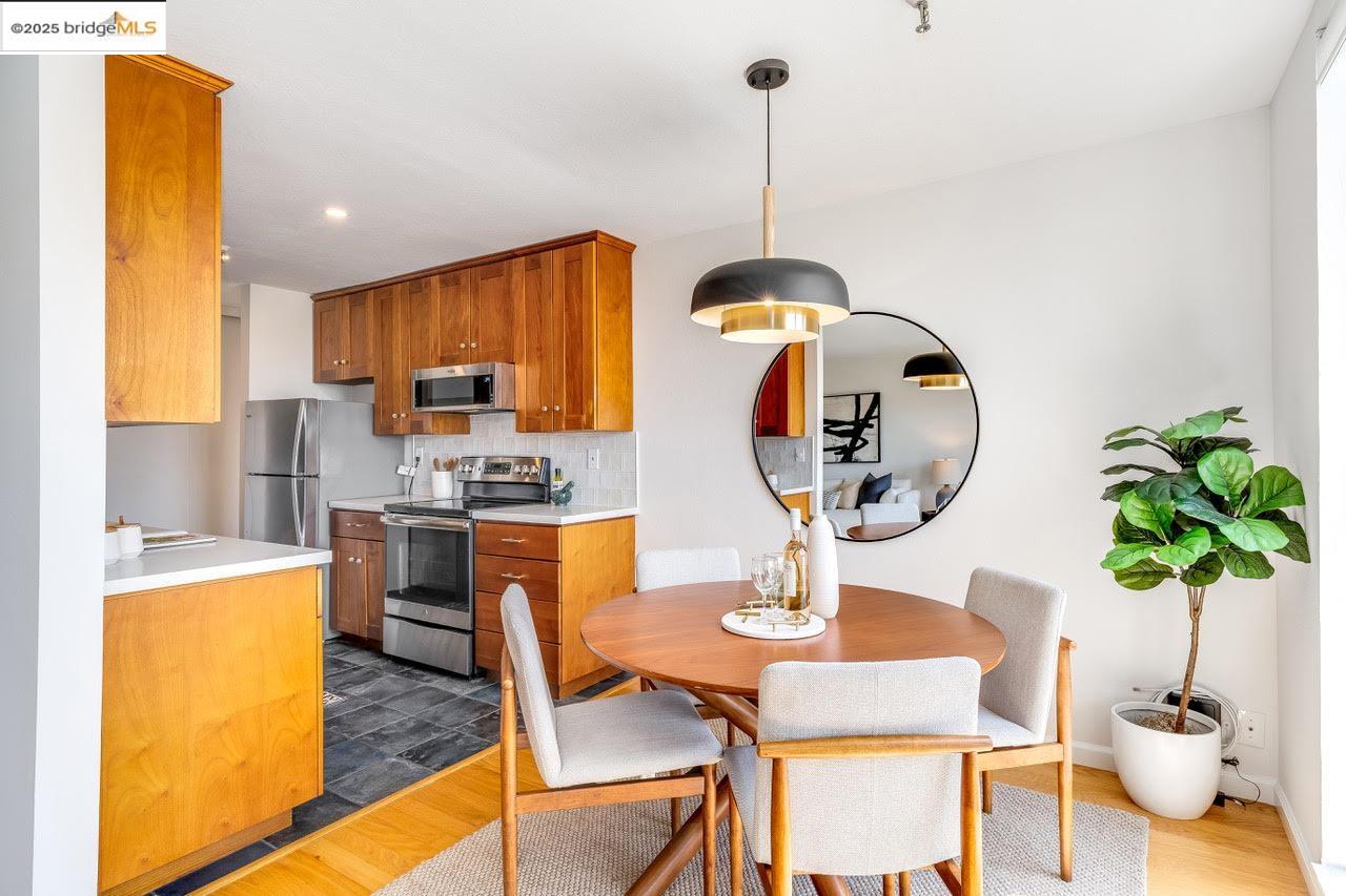 771 Kingston Ave. # 401, Oakland, California 94611, 2 Bedrooms Bedrooms, 5 Rooms Rooms,2 BathroomsBathrooms,Residential,For Sale,771 Kingston Ave. # 401,41096761