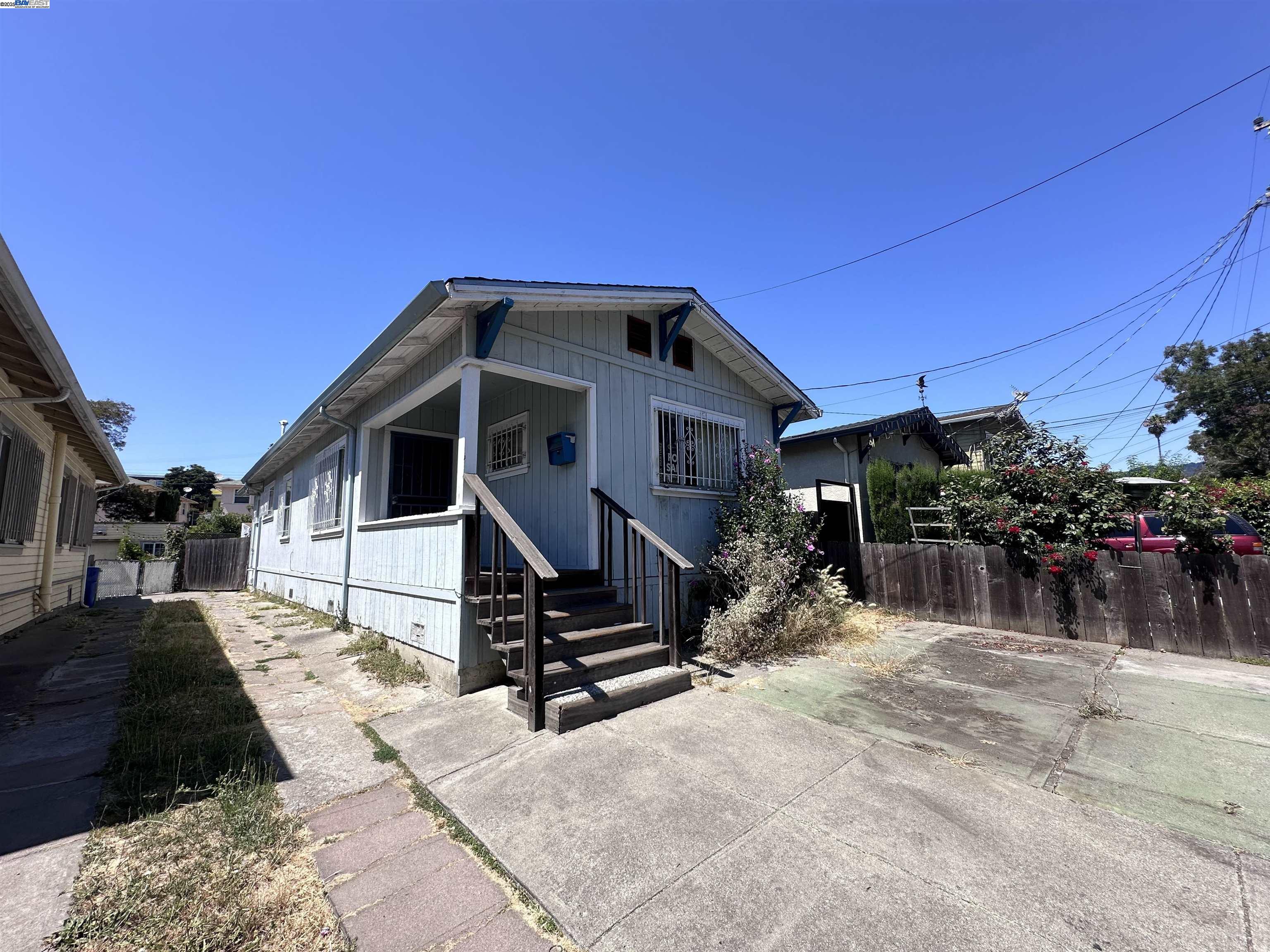 Detail Gallery Image 2 of 17 For 2045 Harrington Ave, Oakland,  CA 94601 - 3 Beds | 1 Baths