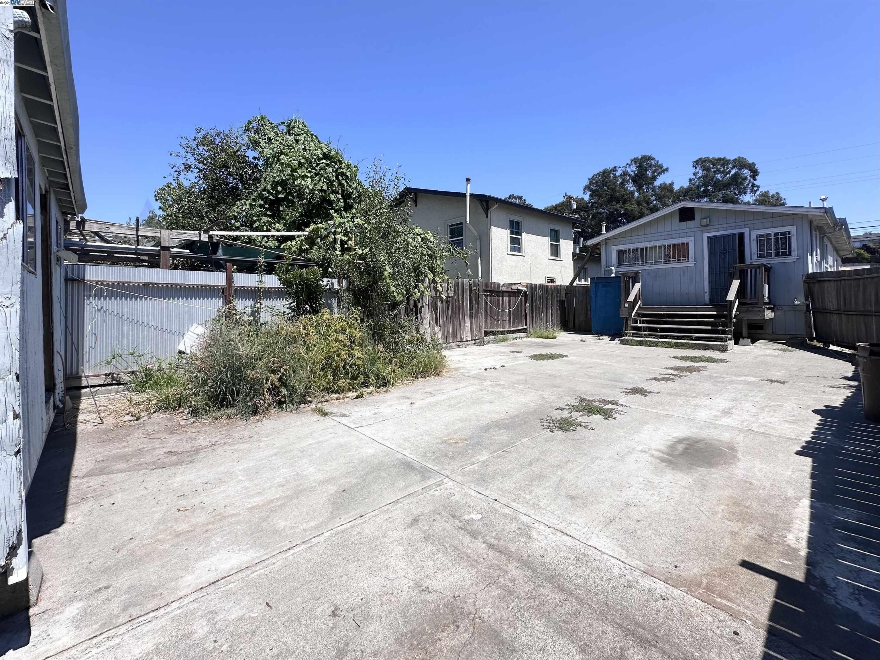 Detail Gallery Image 14 of 17 For 2045 Harrington Ave, Oakland,  CA 94601 - 3 Beds | 1 Baths
