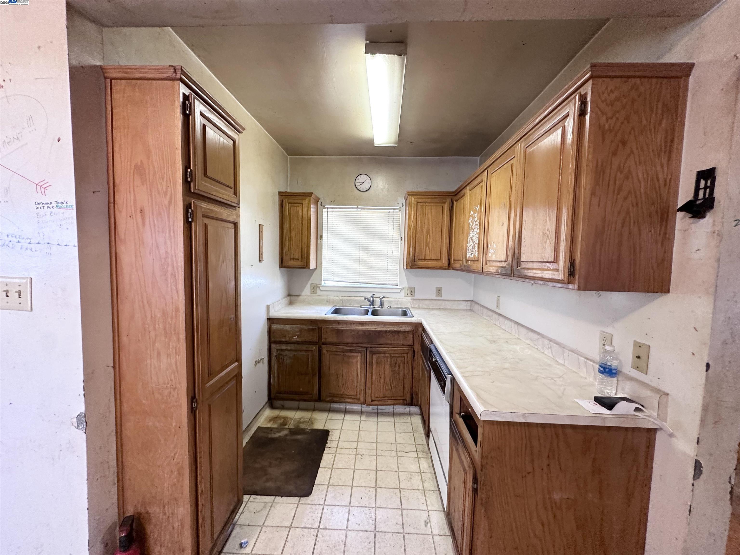 Detail Gallery Image 8 of 17 For 2045 Harrington Ave, Oakland,  CA 94601 - 3 Beds | 1 Baths