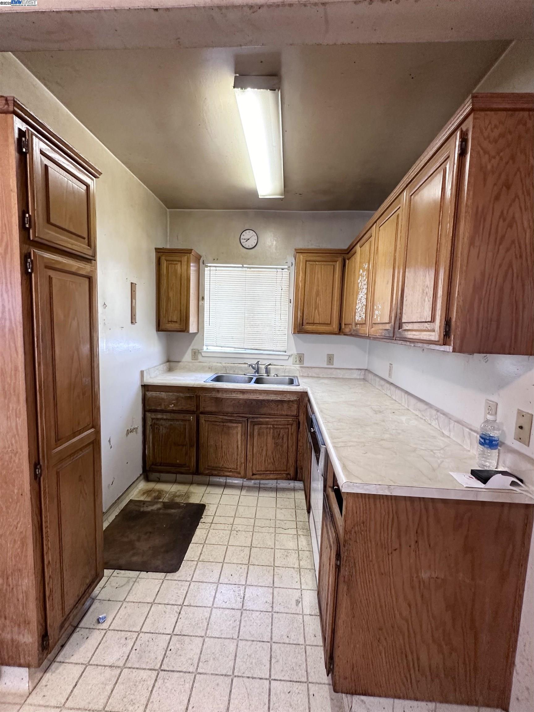 Detail Gallery Image 9 of 17 For 2045 Harrington Ave, Oakland,  CA 94601 - 3 Beds | 1 Baths