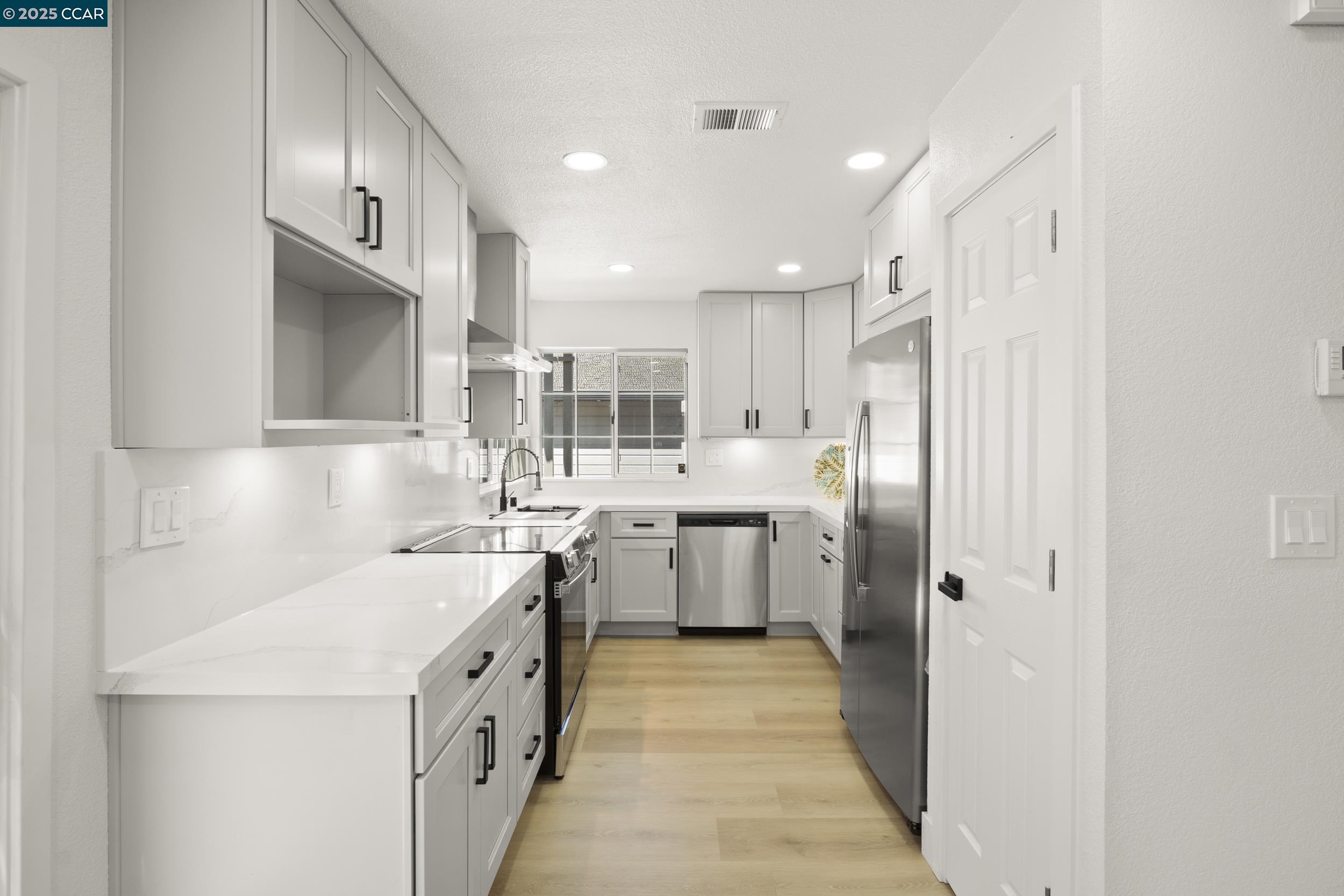 Detail Gallery Image 12 of 37 For 6453 Potrero Dr, Newark,  CA 94560 - 3 Beds | 2/1 Baths