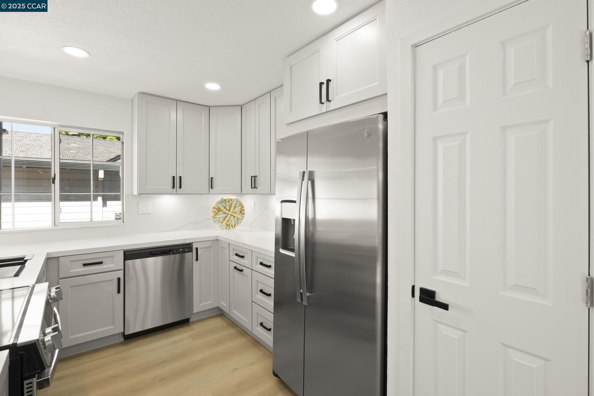 Detail Gallery Image 13 of 37 For 6453 Potrero Dr, Newark,  CA 94560 - 3 Beds | 2/1 Baths