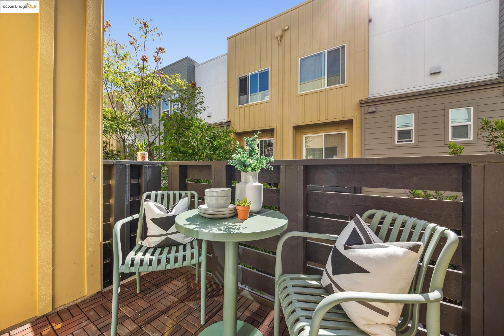 Detail Gallery Image 13 of 40 For 172 Uptown Cir, Oakland,  CA 94607 - 2 Beds | 2/2 Baths