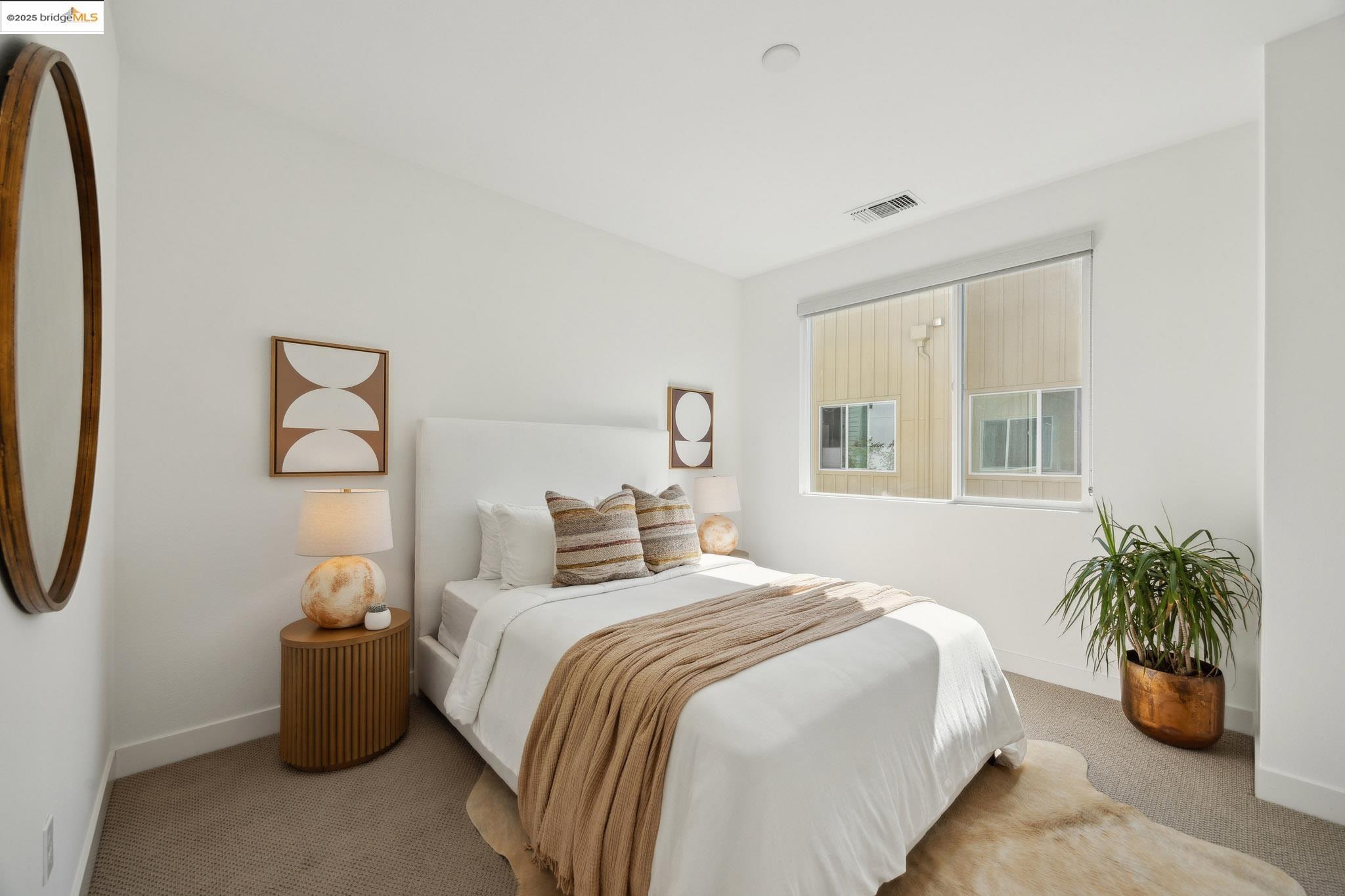 Detail Gallery Image 18 of 40 For 172 Uptown Cir, Oakland,  CA 94607 - 2 Beds | 2/2 Baths