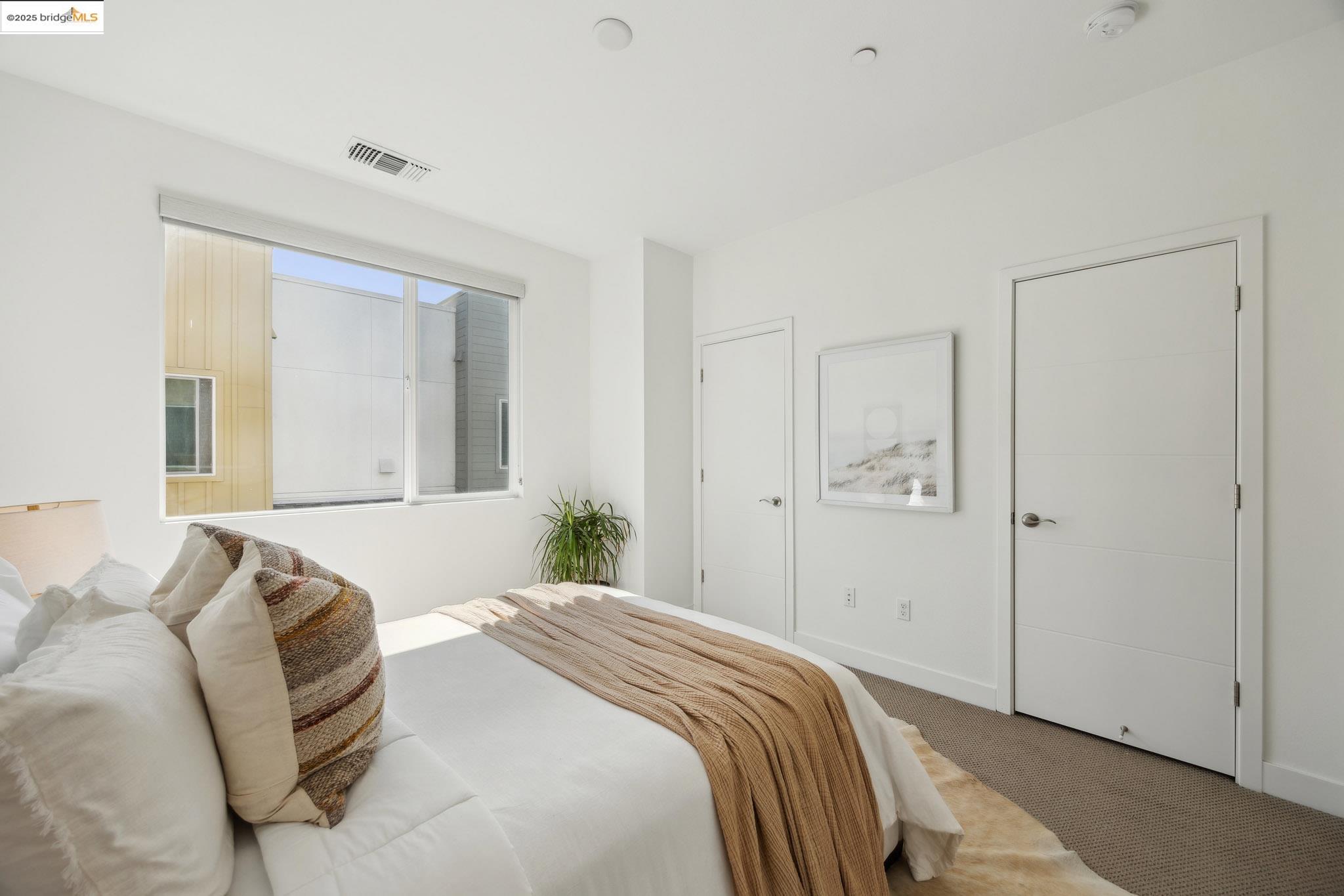 Detail Gallery Image 19 of 40 For 172 Uptown Cir, Oakland,  CA 94607 - 2 Beds | 2/2 Baths
