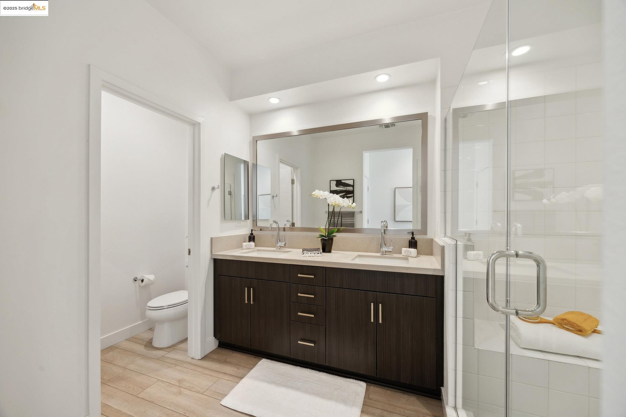 Detail Gallery Image 23 of 40 For 172 Uptown Cir, Oakland,  CA 94607 - 2 Beds | 2/2 Baths
