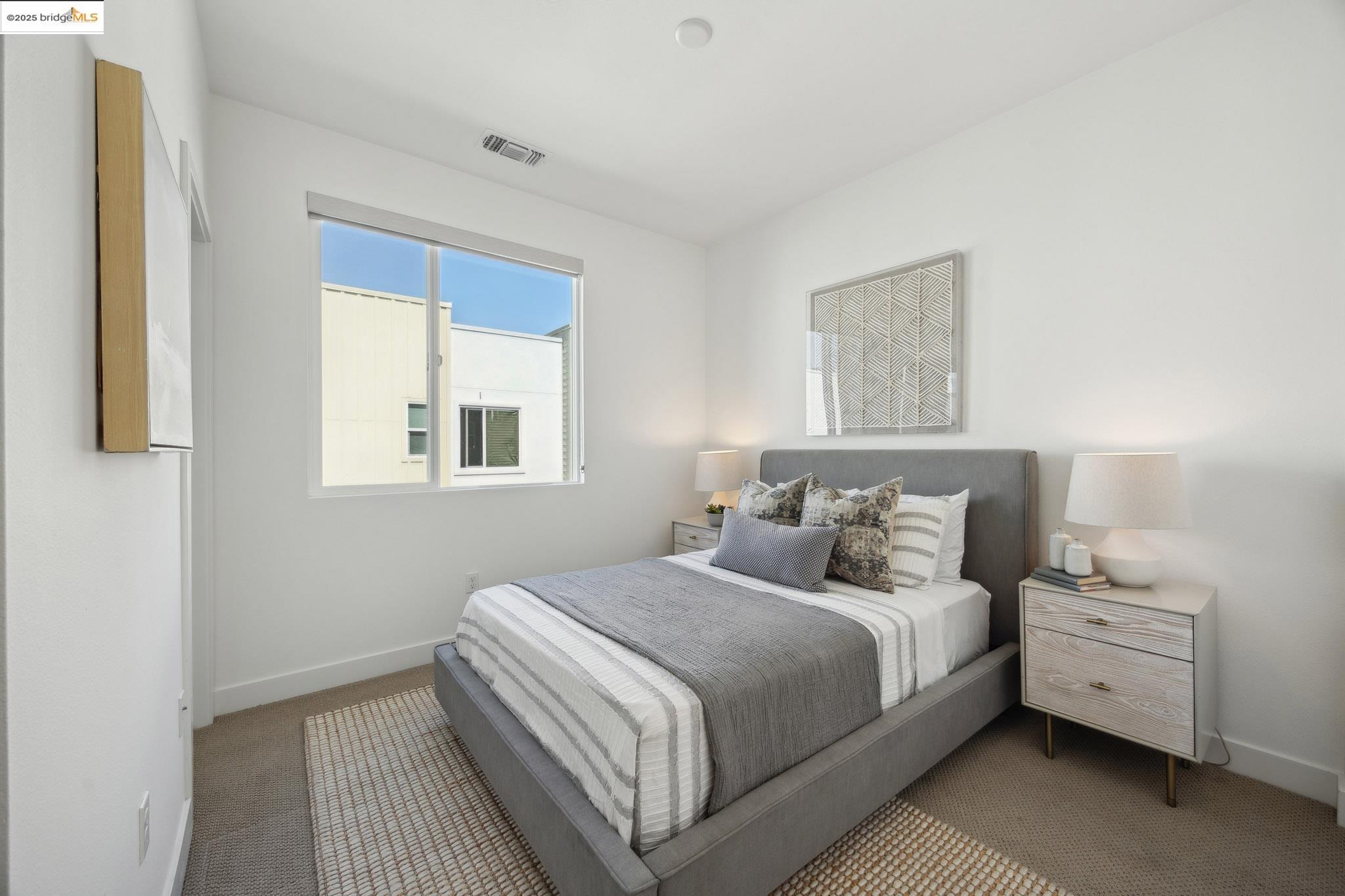 Detail Gallery Image 27 of 40 For 172 Uptown Cir, Oakland,  CA 94607 - 2 Beds | 2/2 Baths