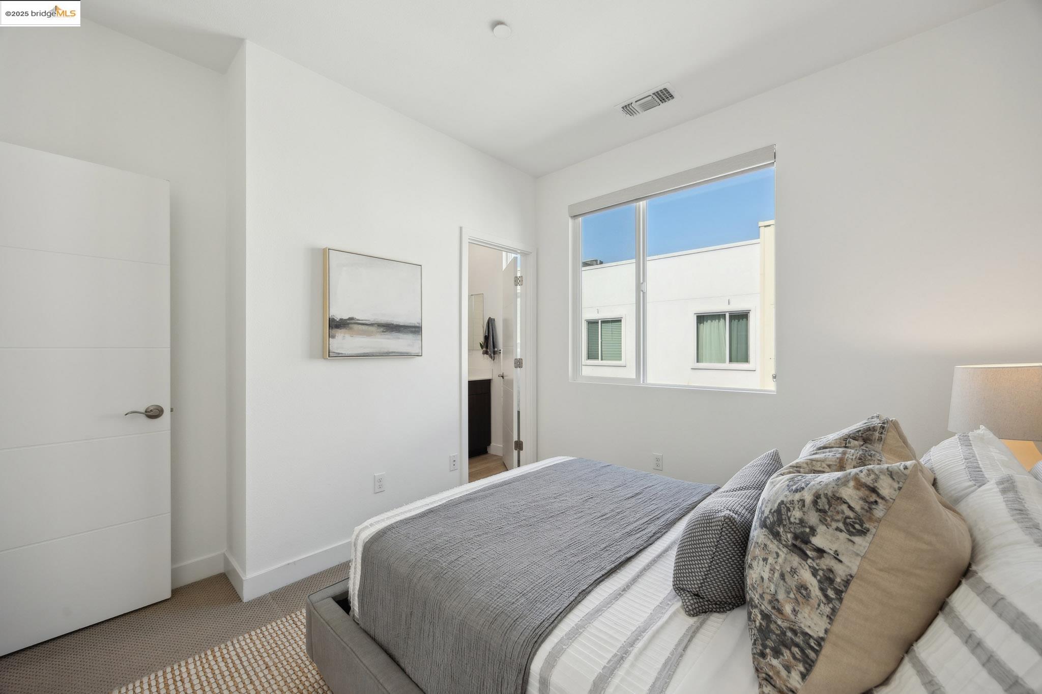 Detail Gallery Image 28 of 40 For 172 Uptown Cir, Oakland,  CA 94607 - 2 Beds | 2/2 Baths