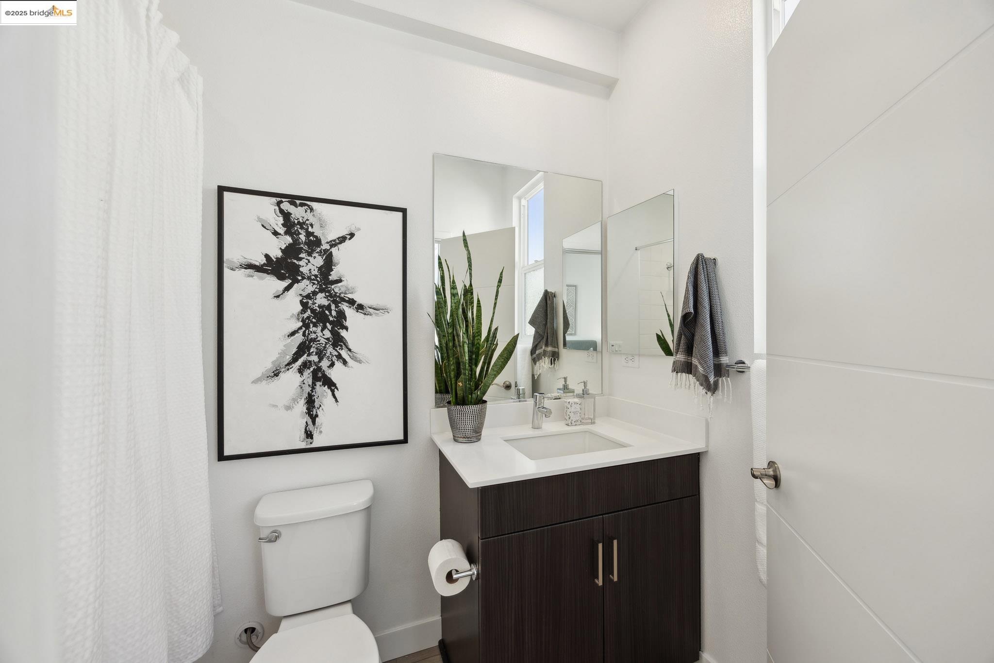 Detail Gallery Image 31 of 40 For 172 Uptown Cir, Oakland,  CA 94607 - 2 Beds | 2/2 Baths