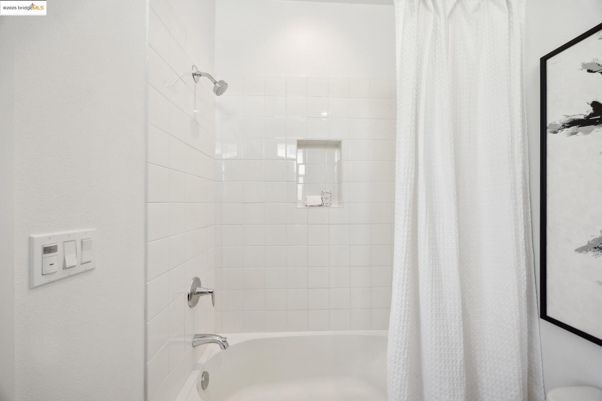 Detail Gallery Image 32 of 40 For 172 Uptown Cir, Oakland,  CA 94607 - 2 Beds | 2/2 Baths