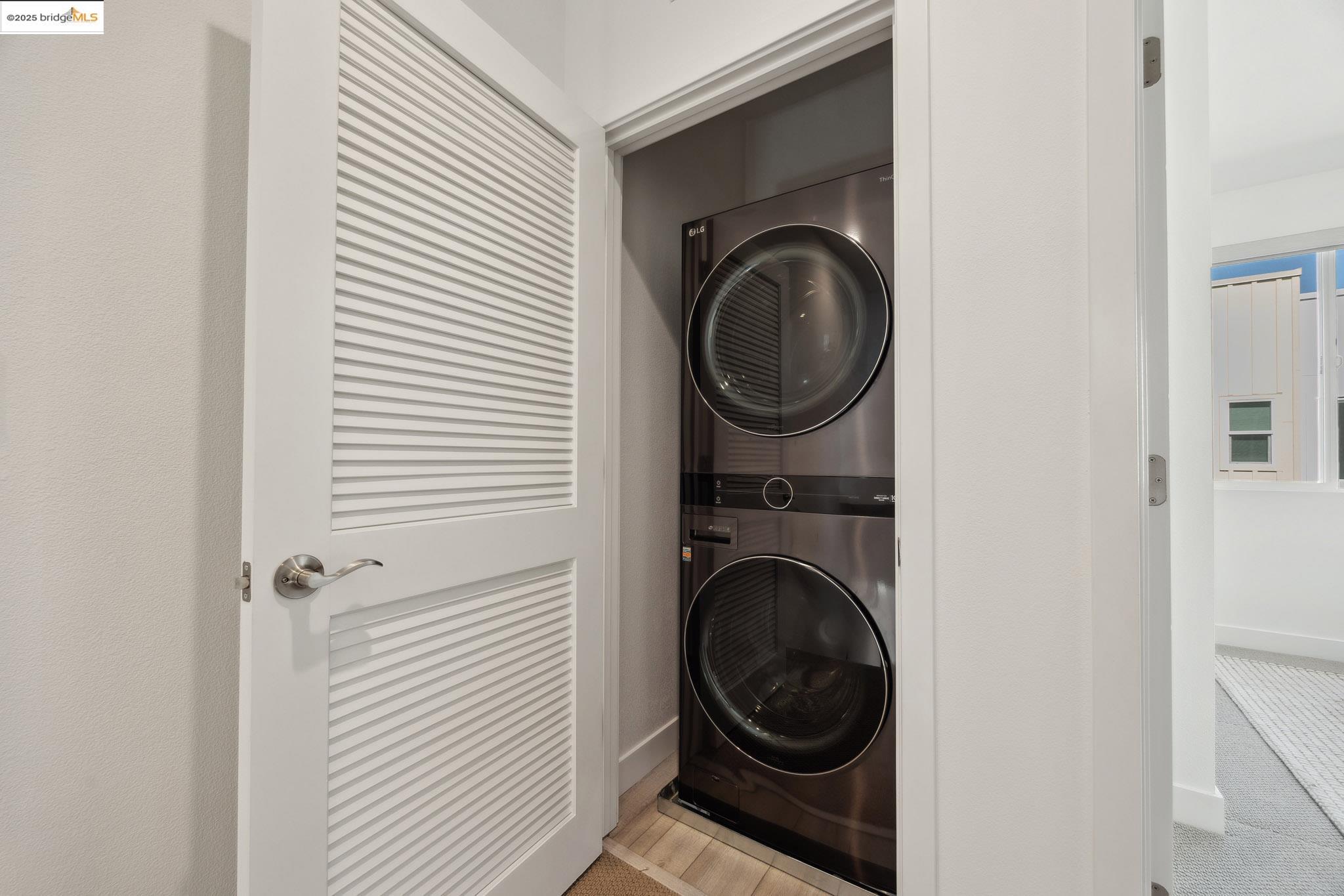 Detail Gallery Image 33 of 40 For 172 Uptown Cir, Oakland,  CA 94607 - 2 Beds | 2/2 Baths