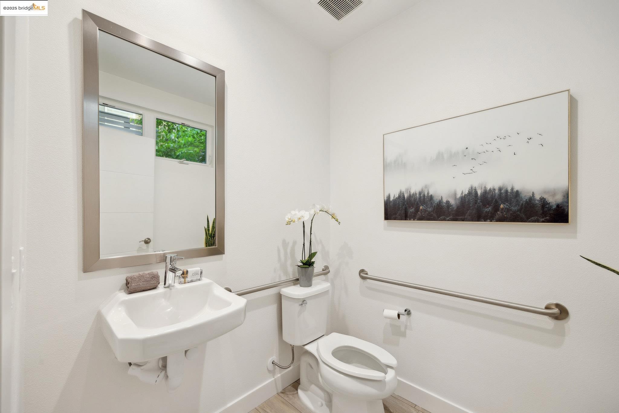 Detail Gallery Image 35 of 40 For 172 Uptown Cir, Oakland,  CA 94607 - 2 Beds | 2/2 Baths