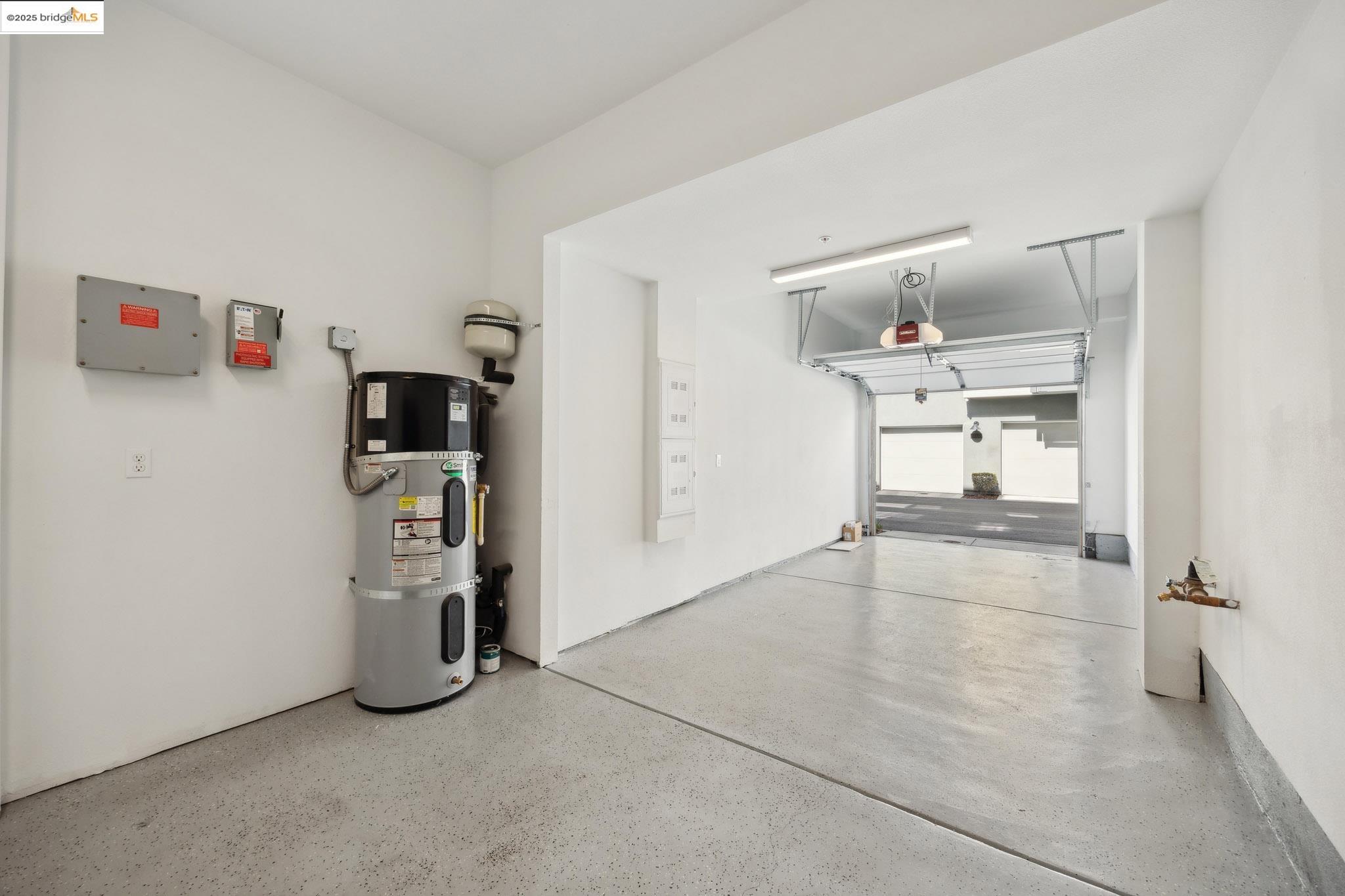 Detail Gallery Image 37 of 40 For 172 Uptown Cir, Oakland,  CA 94607 - 2 Beds | 2/2 Baths