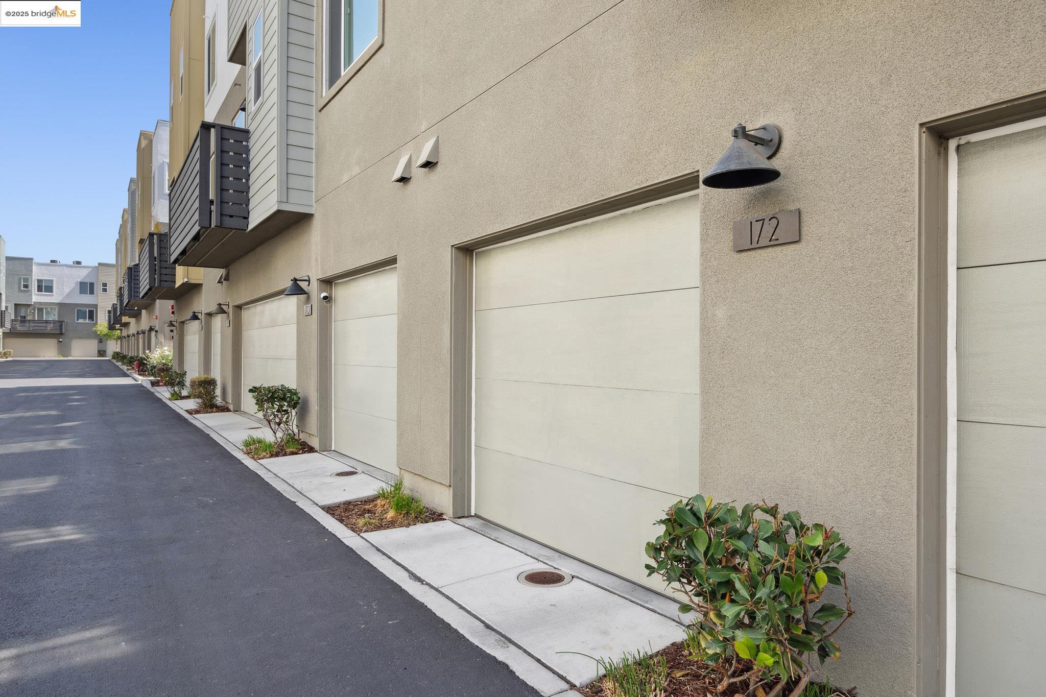 Detail Gallery Image 38 of 40 For 172 Uptown Cir, Oakland,  CA 94607 - 2 Beds | 2/2 Baths