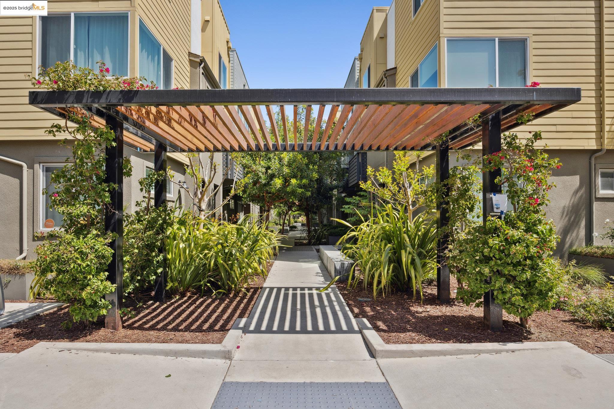 Detail Gallery Image 39 of 40 For 172 Uptown Cir, Oakland,  CA 94607 - 2 Beds | 2/2 Baths
