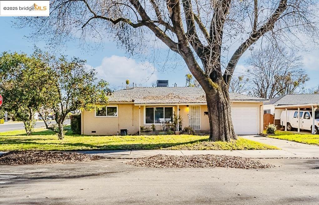 Detail Gallery Image 1 of 10 For 232 Renee Dr, Modesto,  CA 95354 - 3 Beds | 1/1 Baths
