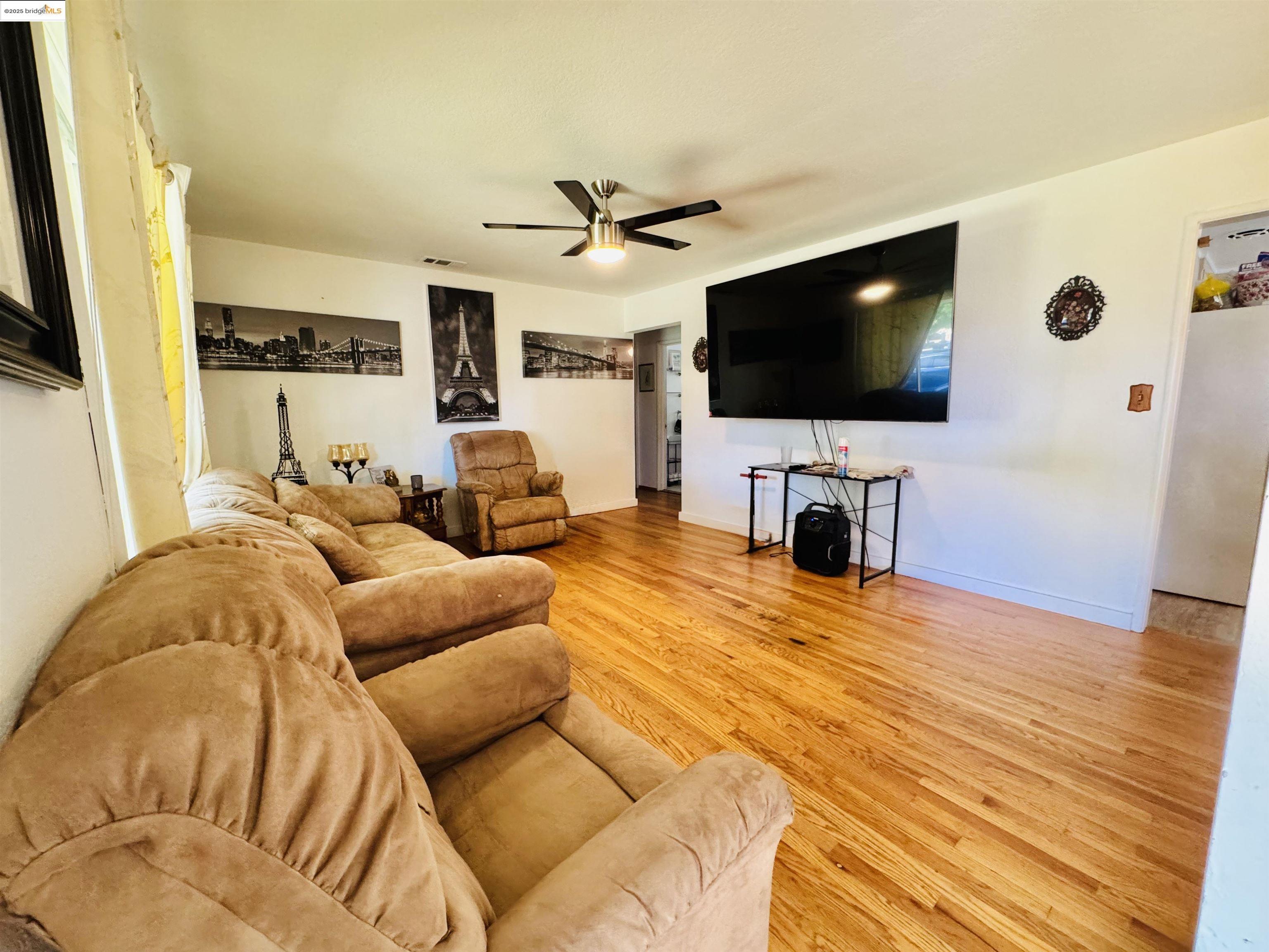 Detail Gallery Image 2 of 10 For 232 Renee Dr, Modesto,  CA 95354 - 3 Beds | 1/1 Baths