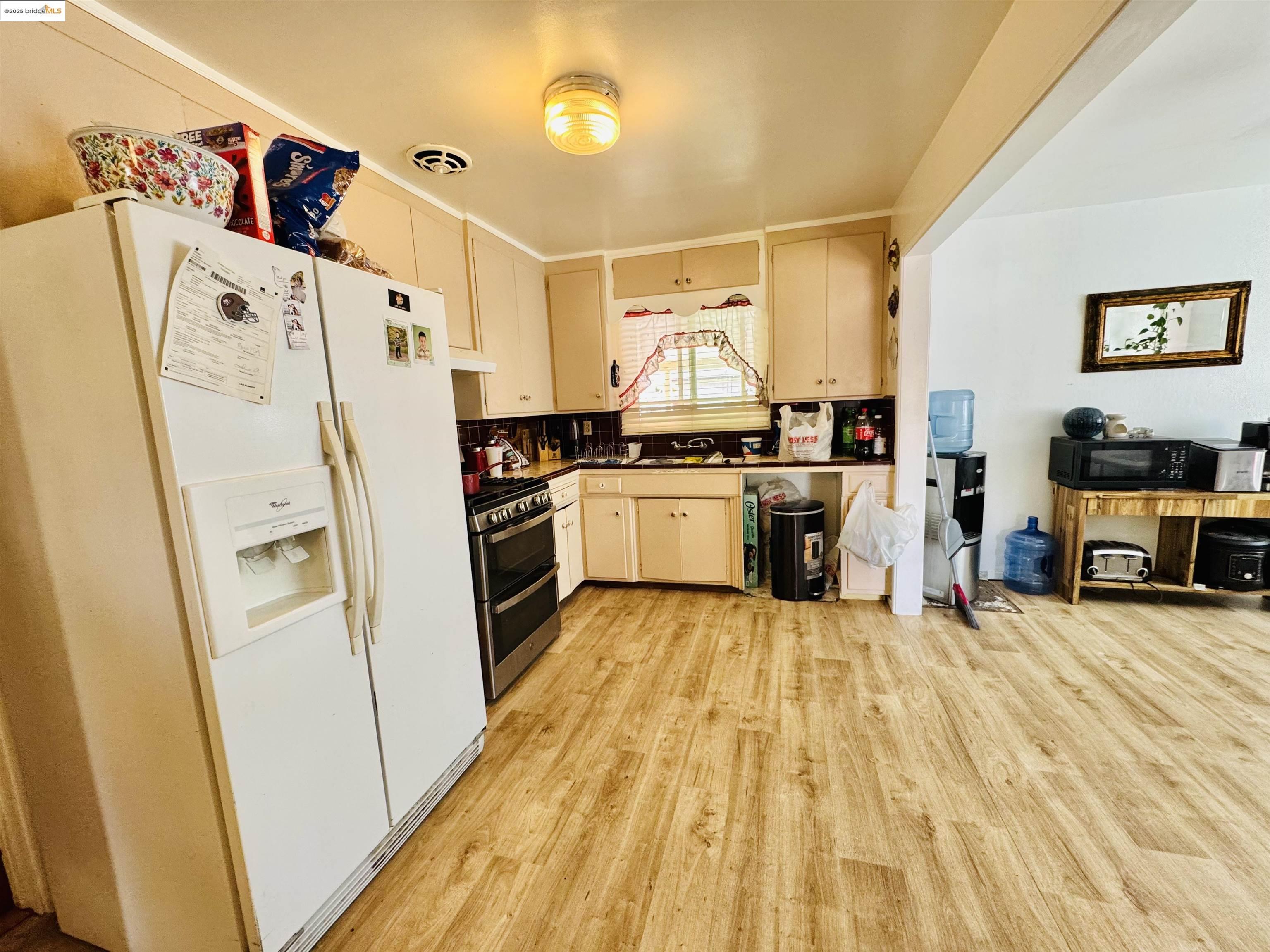 Detail Gallery Image 3 of 10 For 232 Renee Dr, Modesto,  CA 95354 - 3 Beds | 1/1 Baths